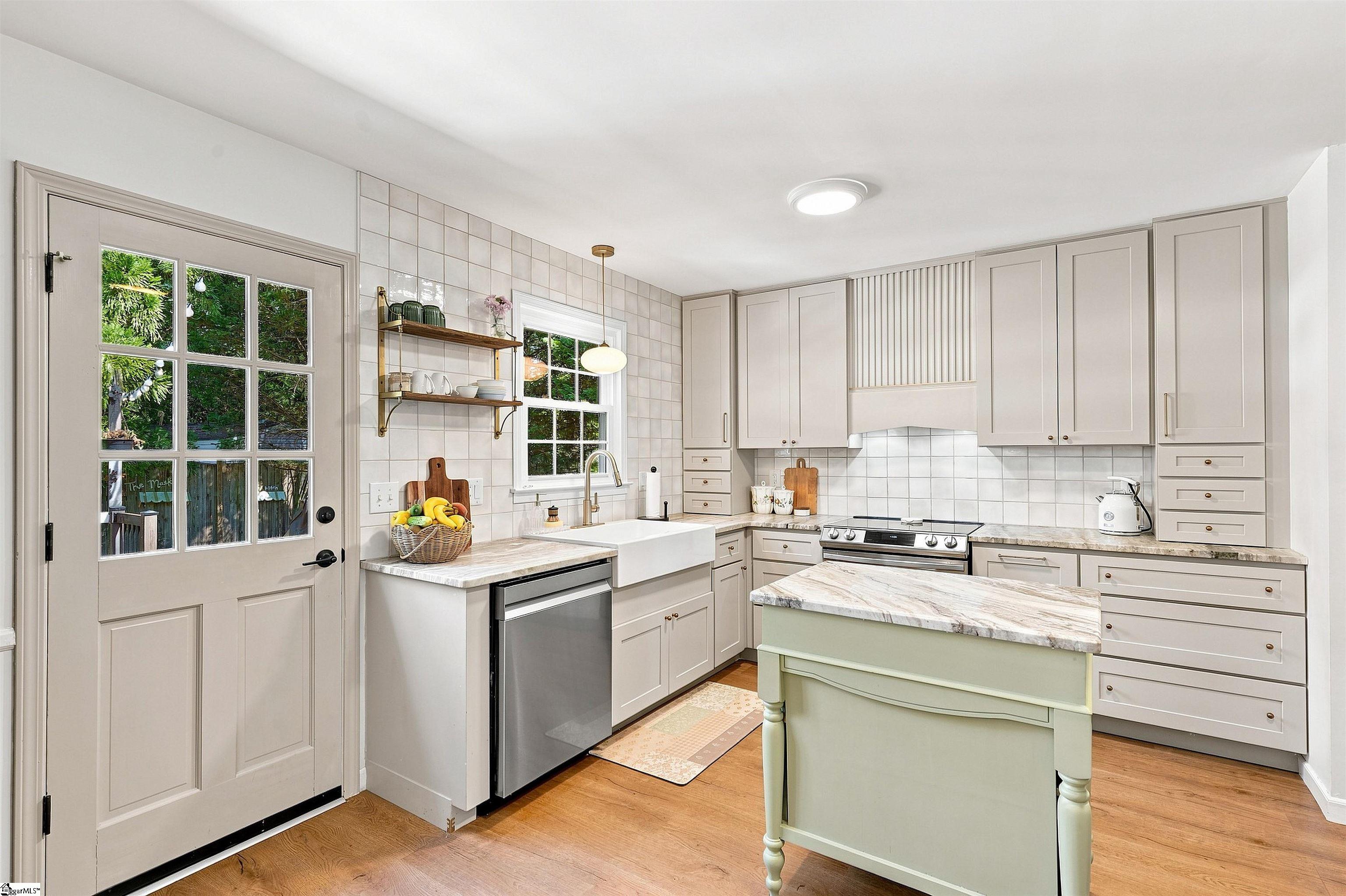 109 Stonehenge Court Property Photo 7
