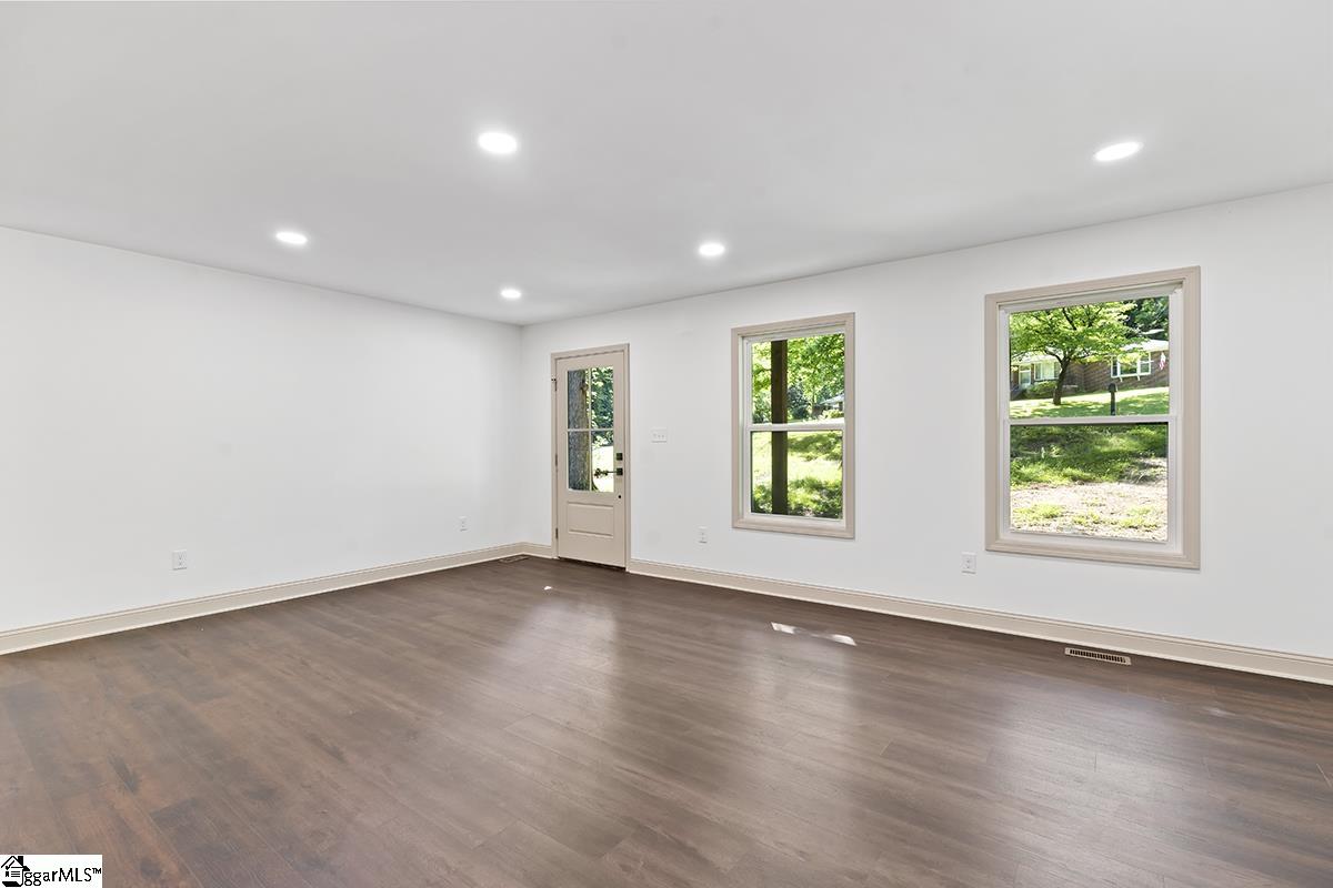 407 Beechwood Circle Property Photo 4