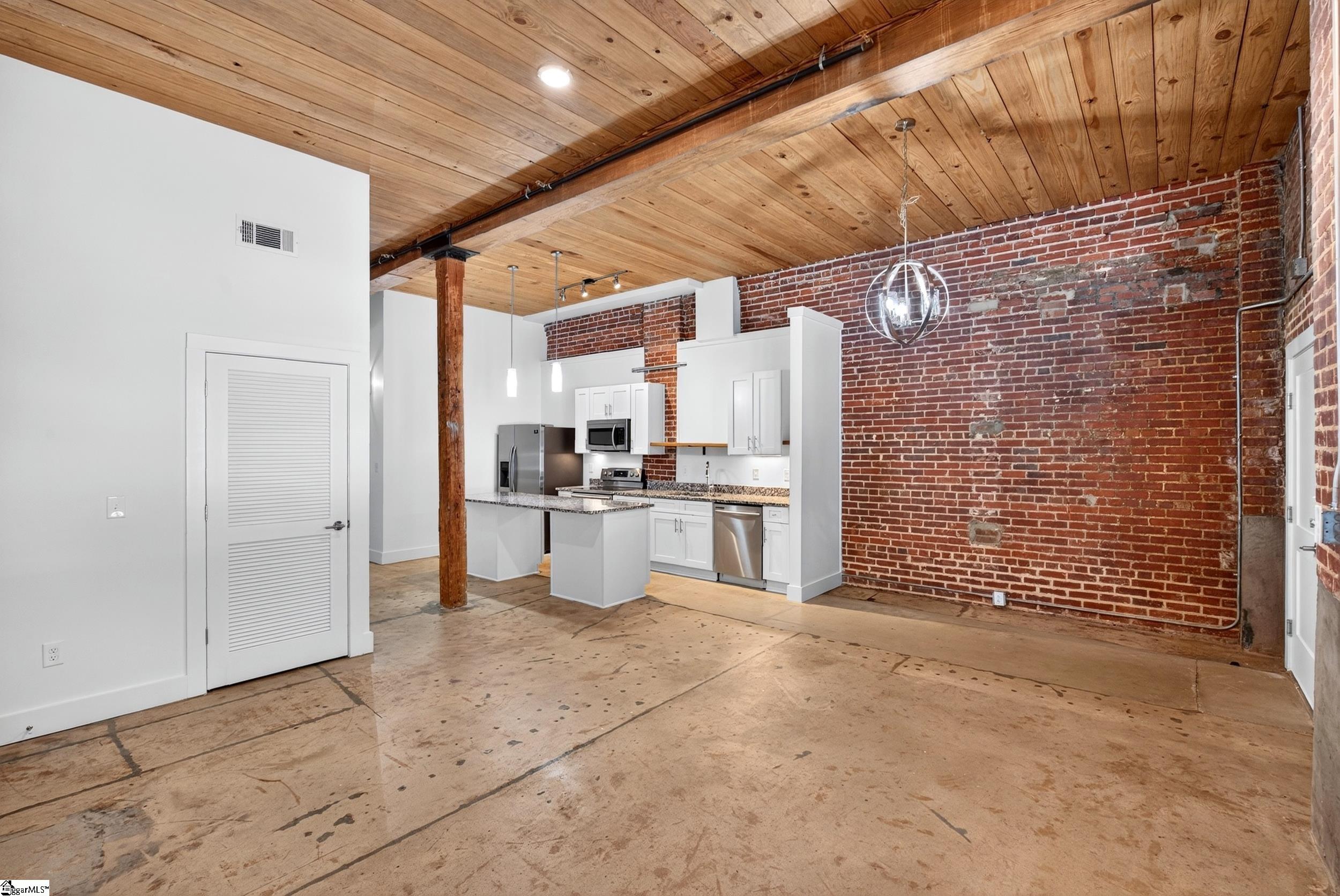 806 Green Avenue Property Photo 6