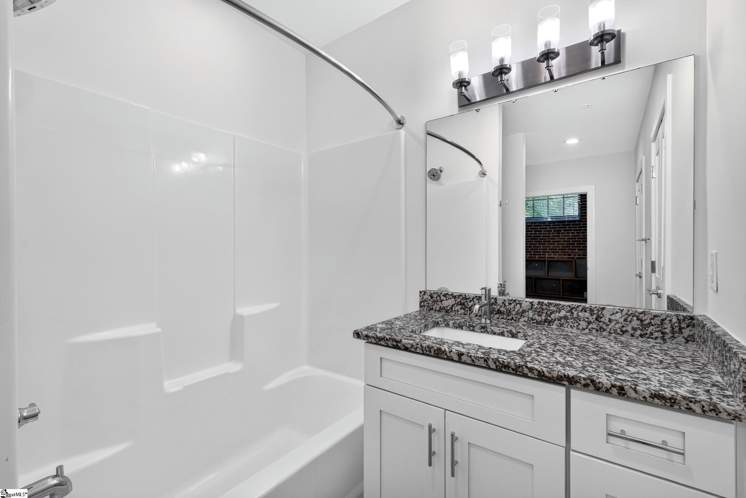 806 Green Avenue Property Photo 16
