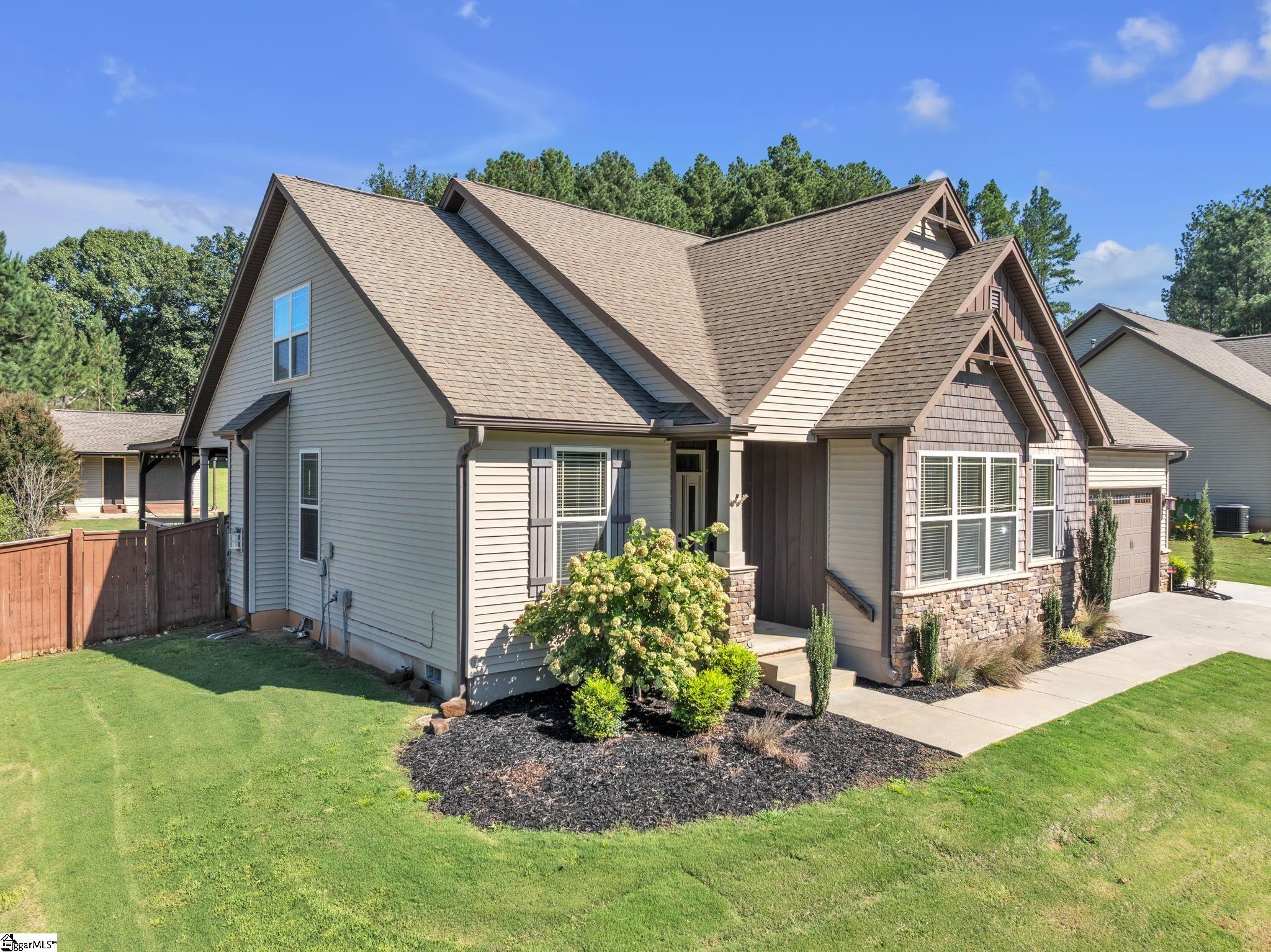 22 Pebblebrook Court Property Photo 2