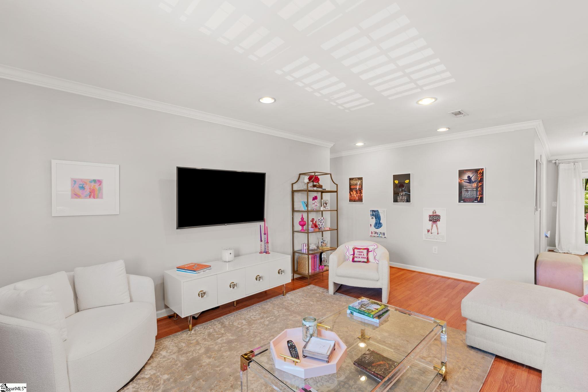 925 Cleveland Street Property Photo 8