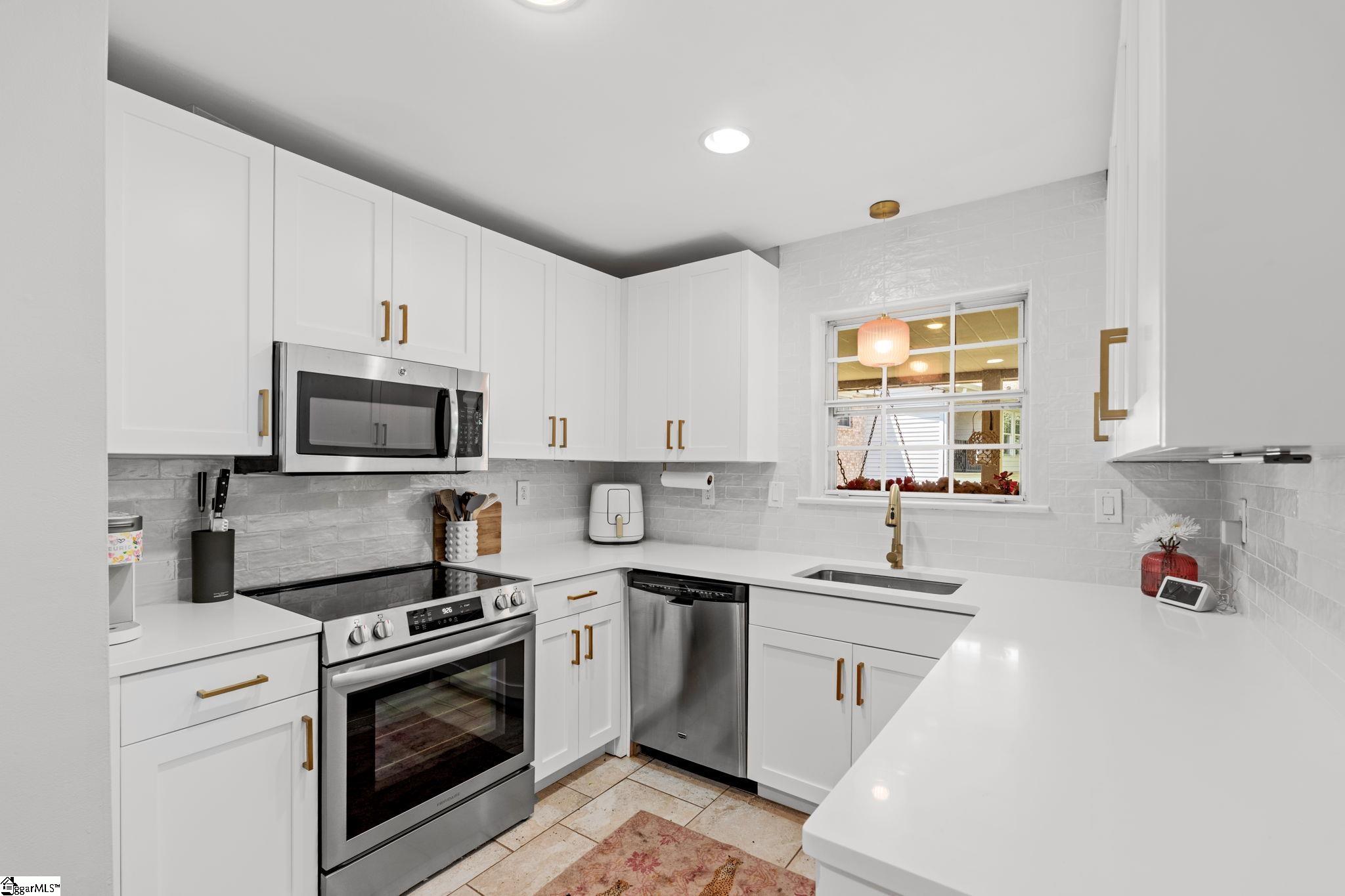 925 Cleveland Street Property Photo 13
