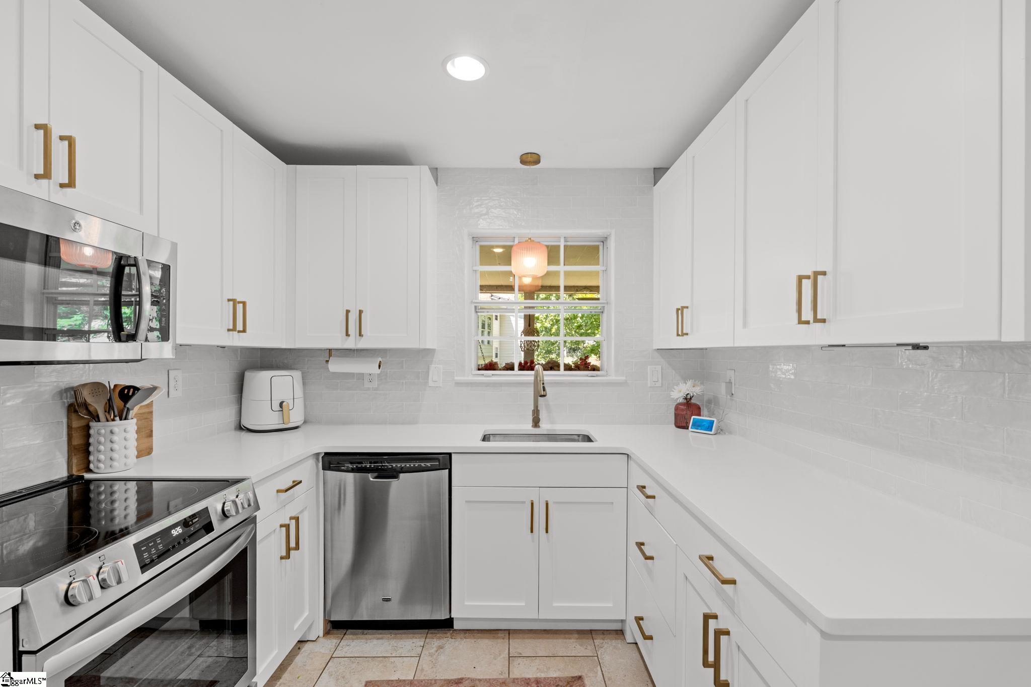 925 Cleveland Street Property Photo 14