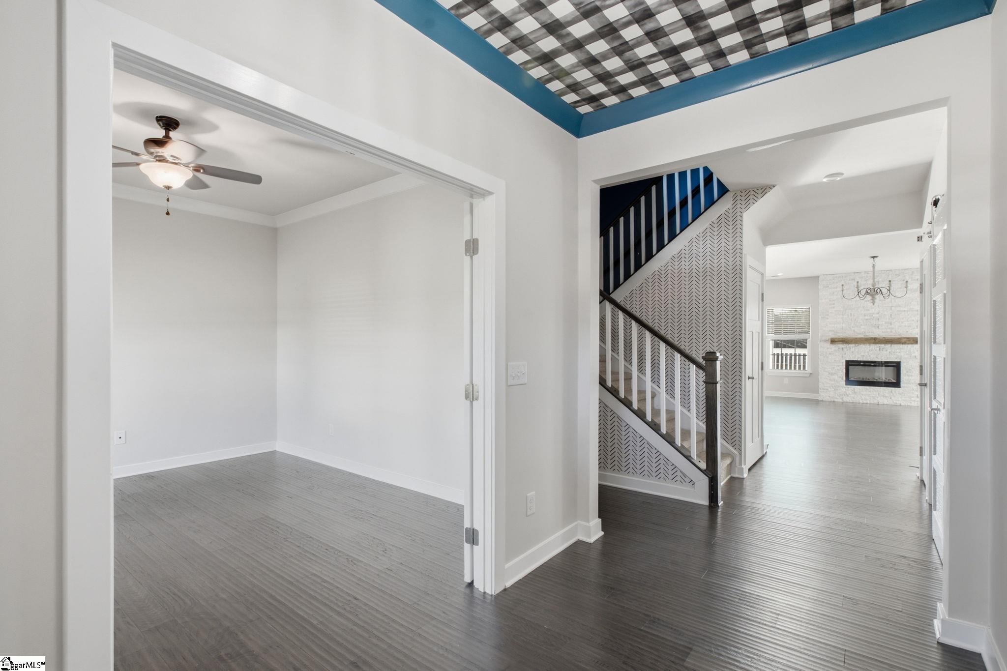 216 Edwin Ellis Drive Property Photo 3