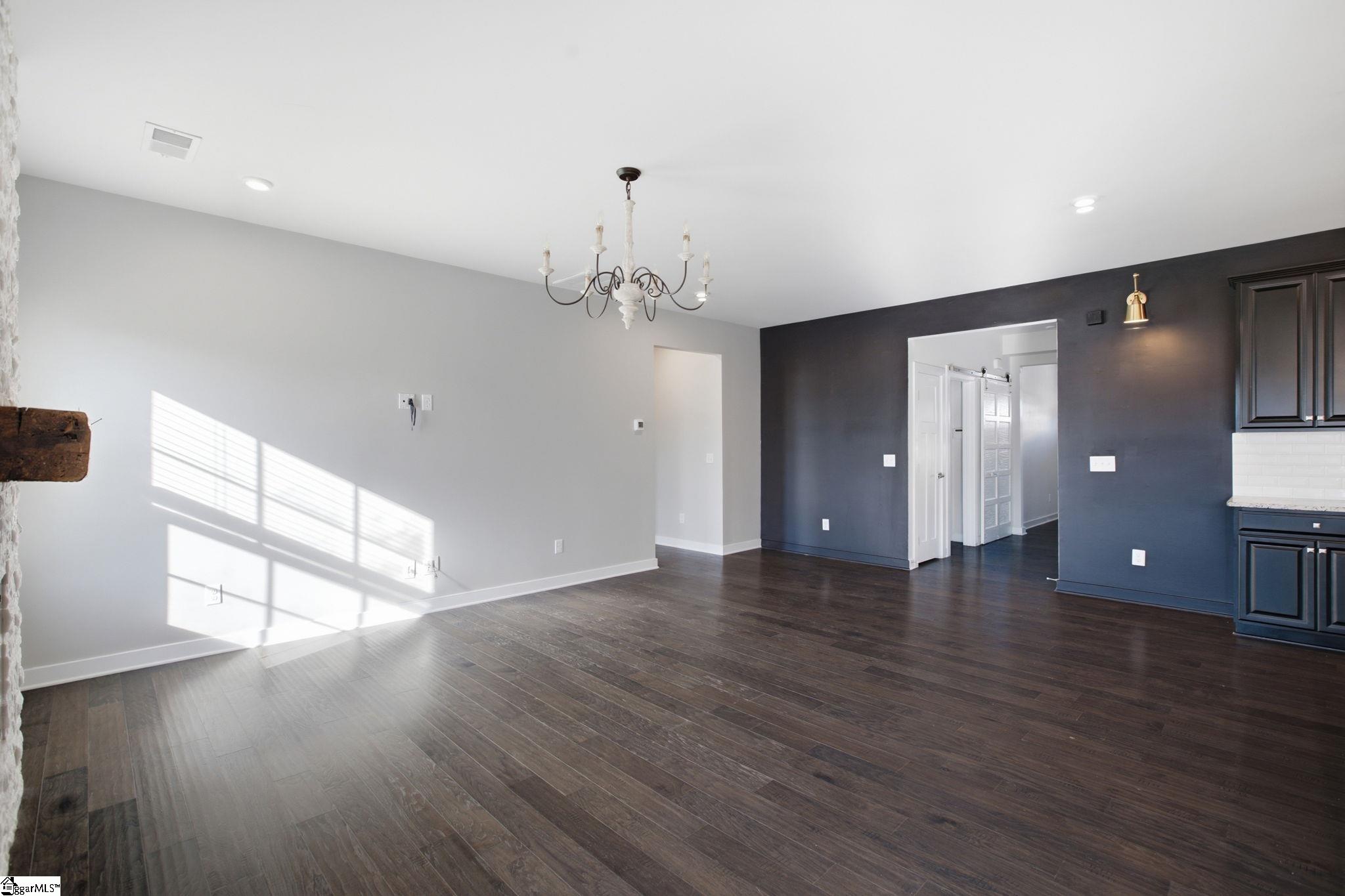 216 Edwin Ellis Drive Property Photo 8