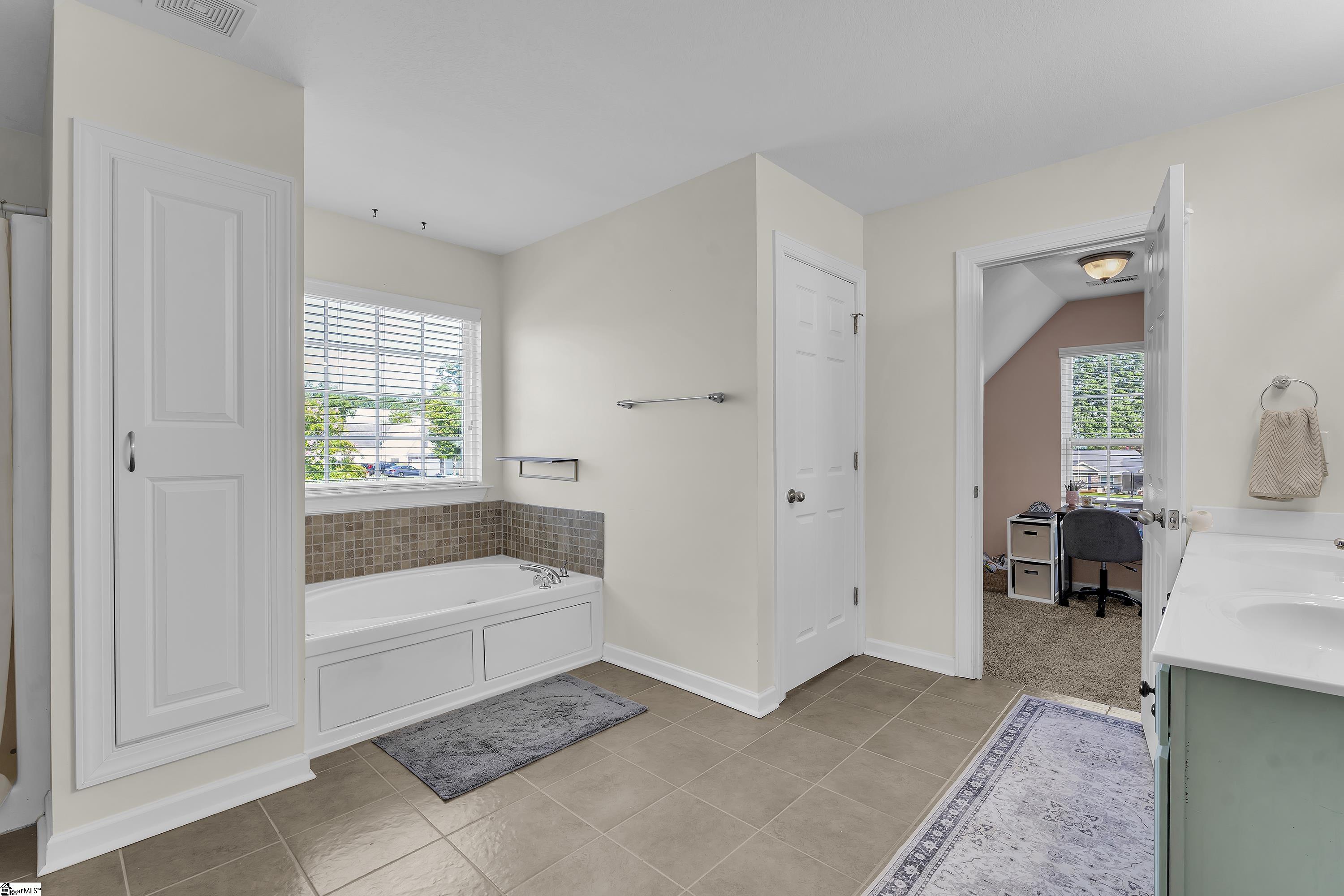 1010 Blythwood Drive Property Photo 19