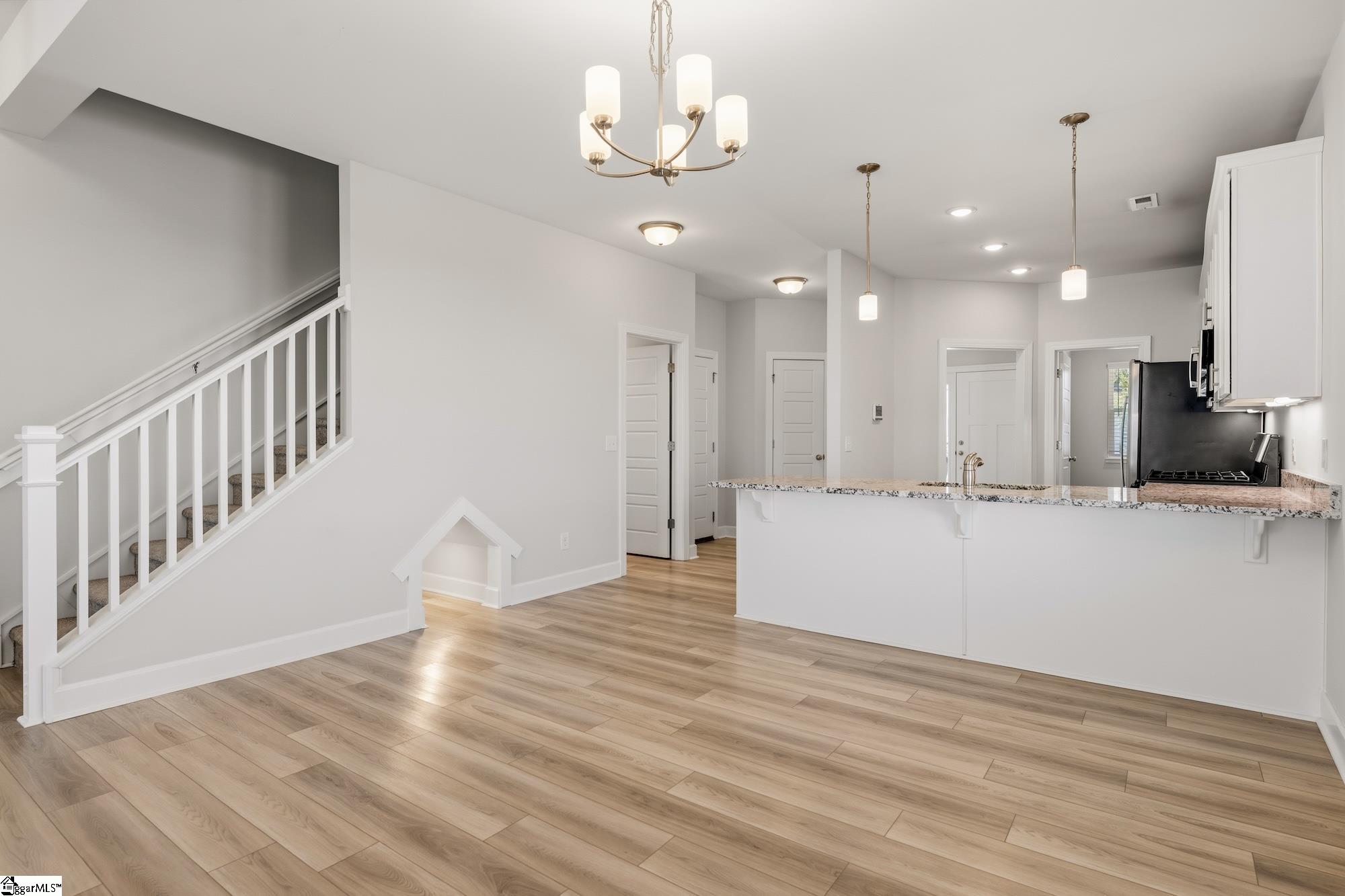 301 Hollenbeck Place Property Photo 11