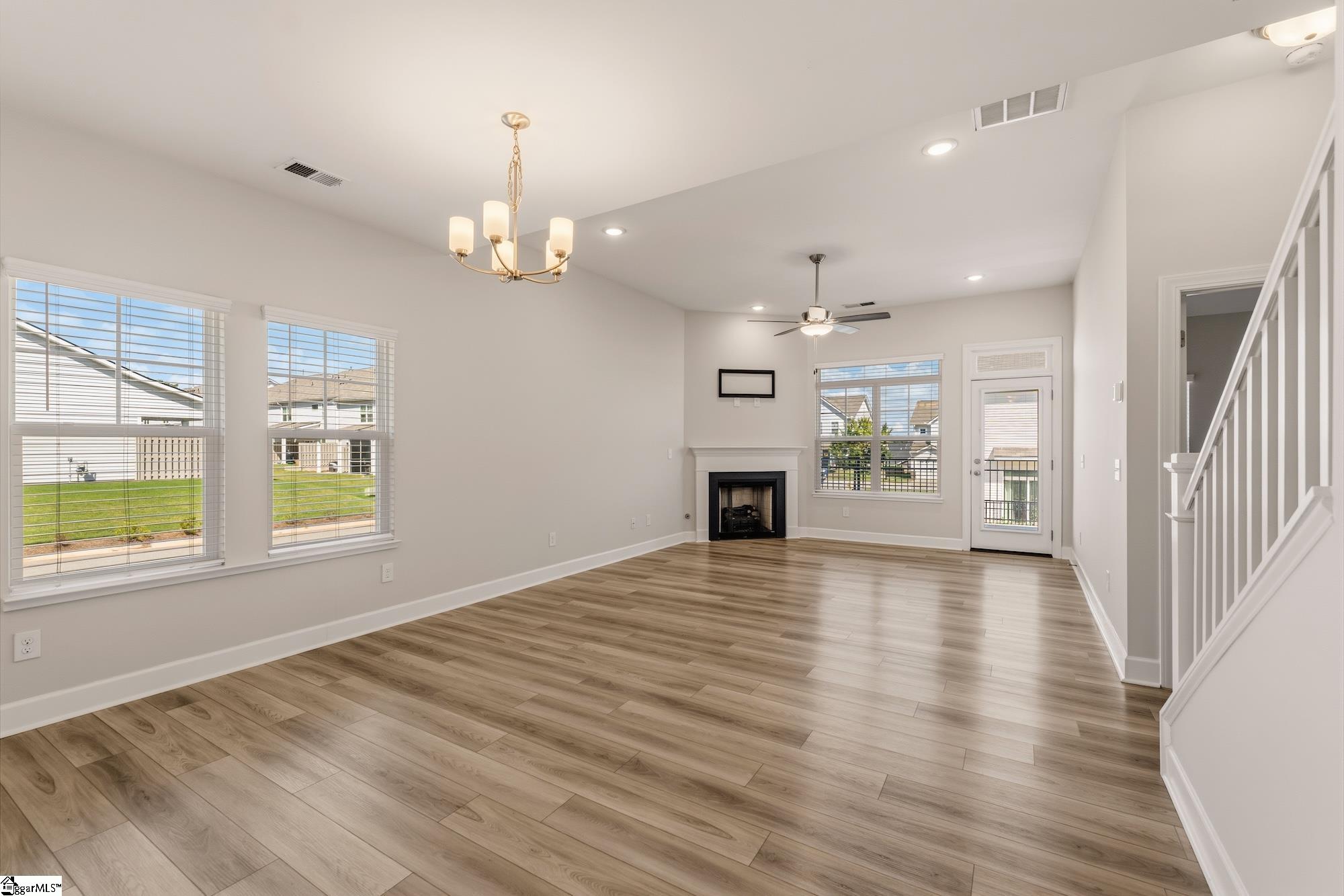 301 Hollenbeck Place Property Photo 12