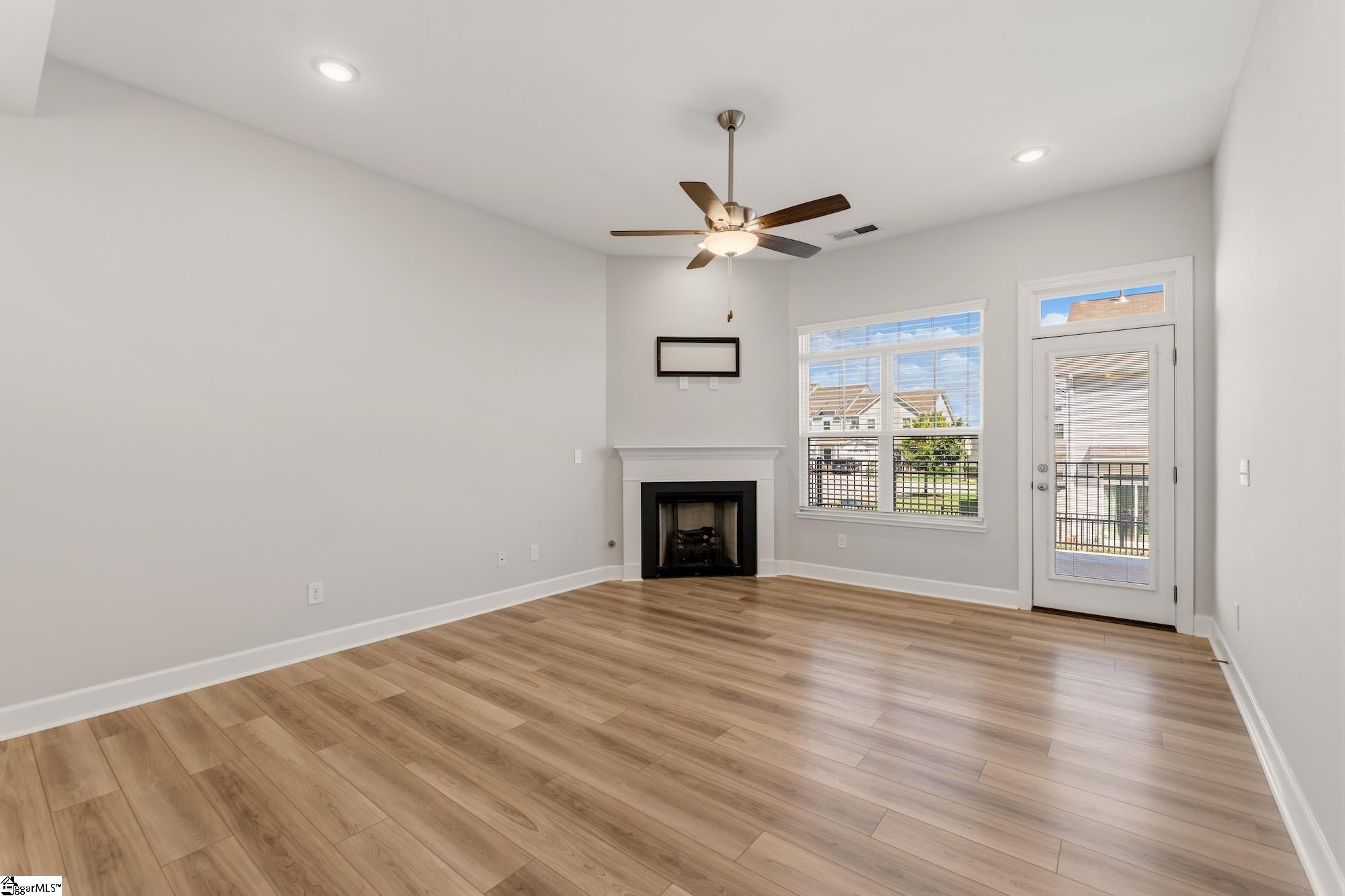 301 Hollenbeck Place Property Photo 13