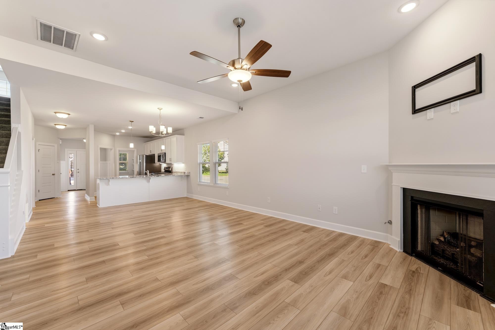 301 Hollenbeck Place Property Photo 14
