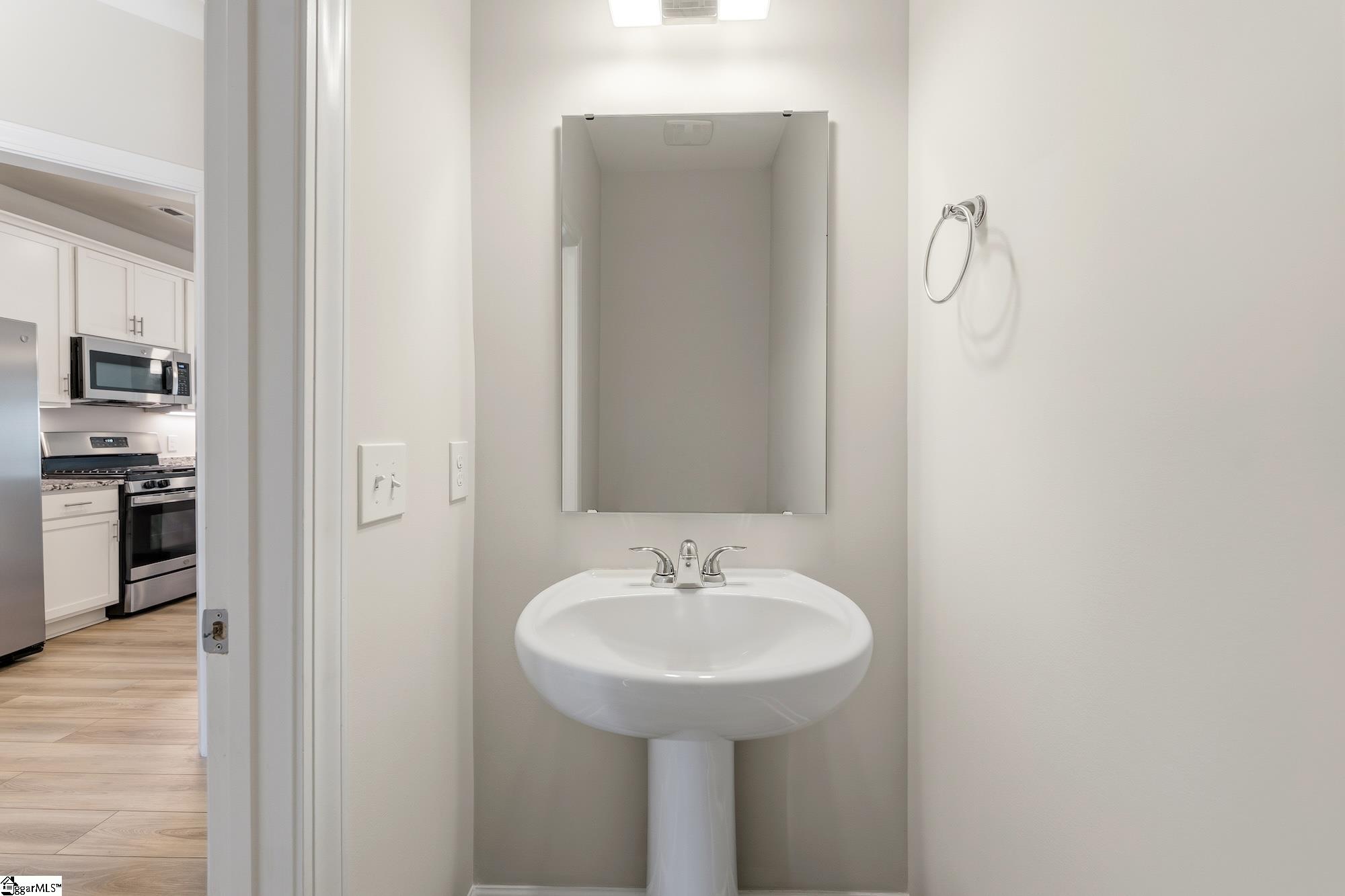 301 Hollenbeck Place Property Photo 16