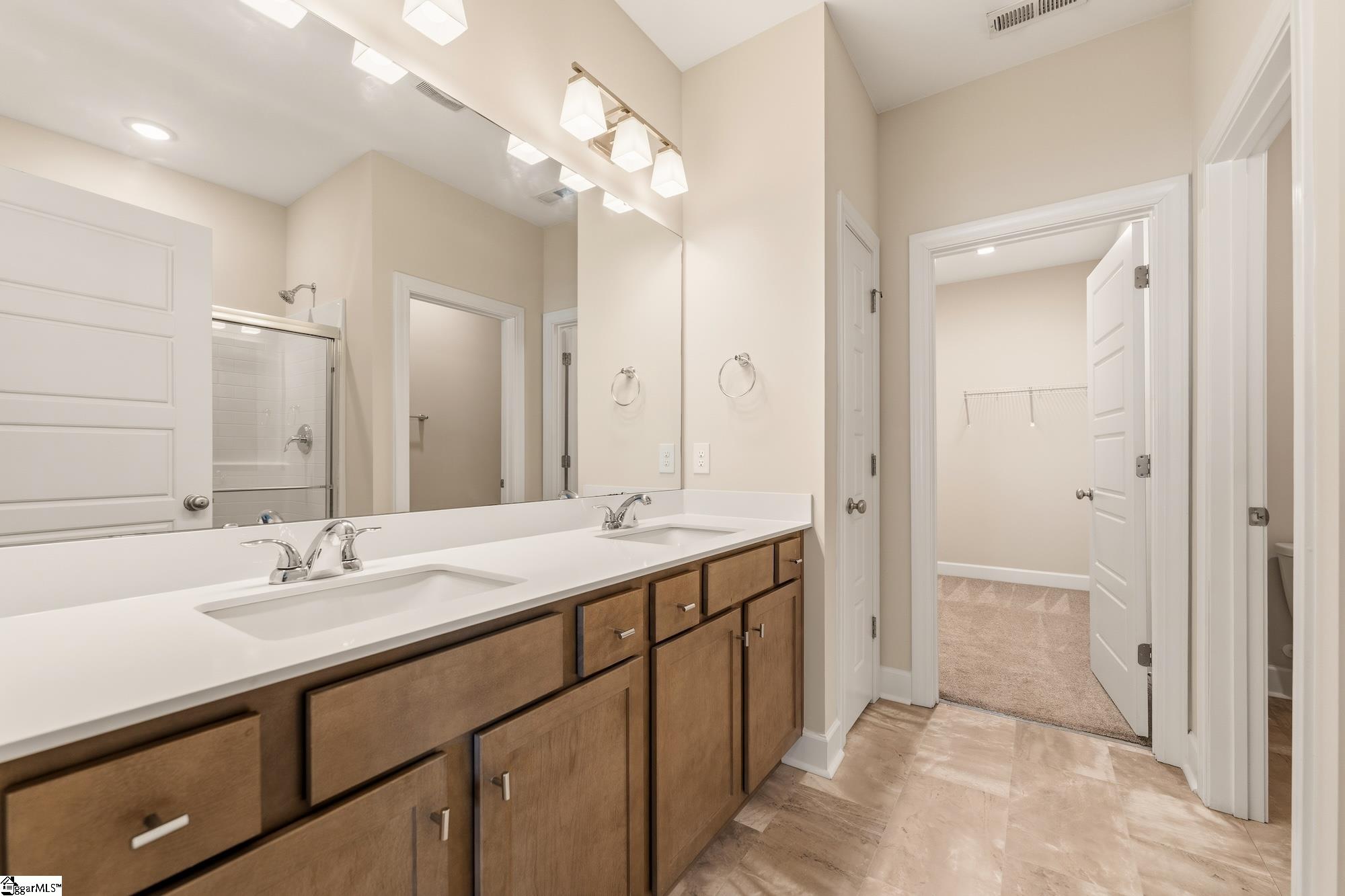301 Hollenbeck Place Property Photo 21