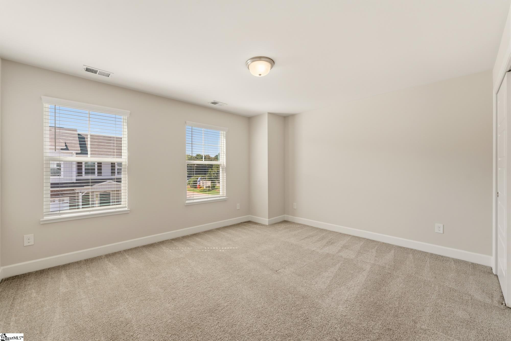 301 Hollenbeck Place Property Photo 26