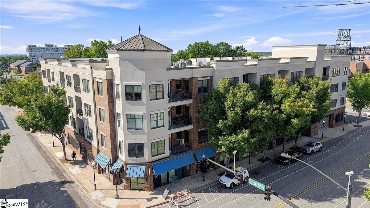 155 E Broad Street Property Photo 1