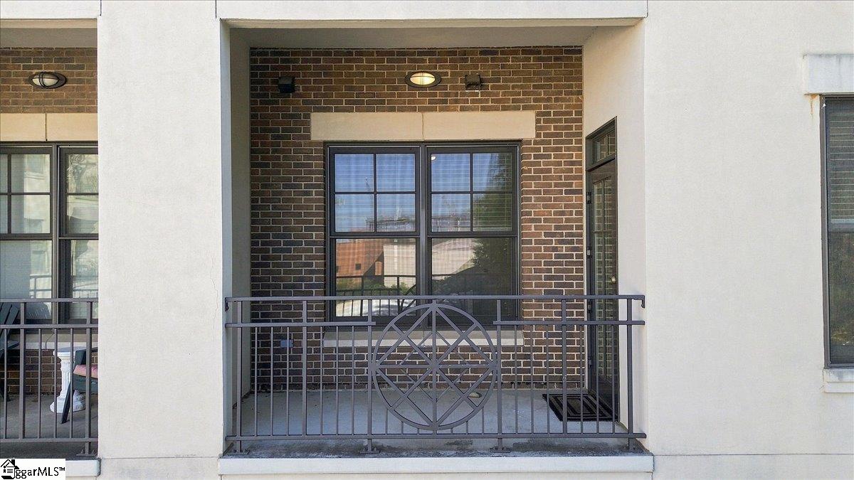 155 E Broad Street Property Photo 4