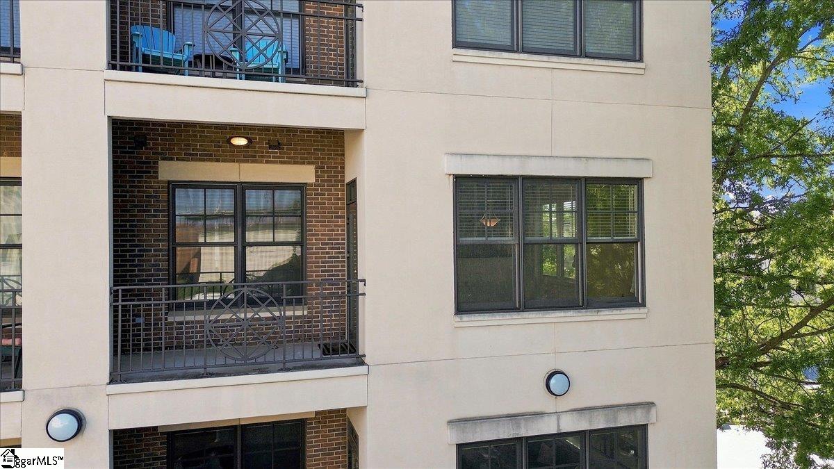 155 E Broad Street Property Photo 5
