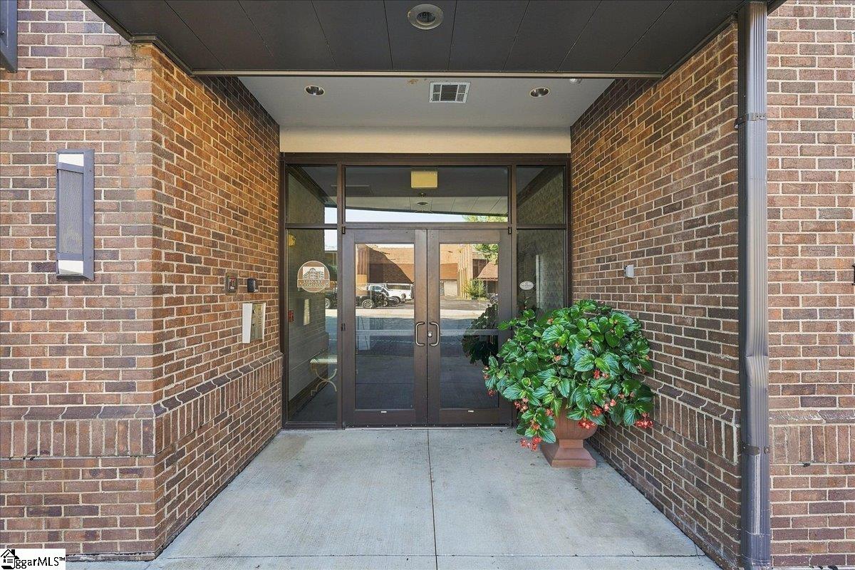 155 E Broad Street Property Photo 6