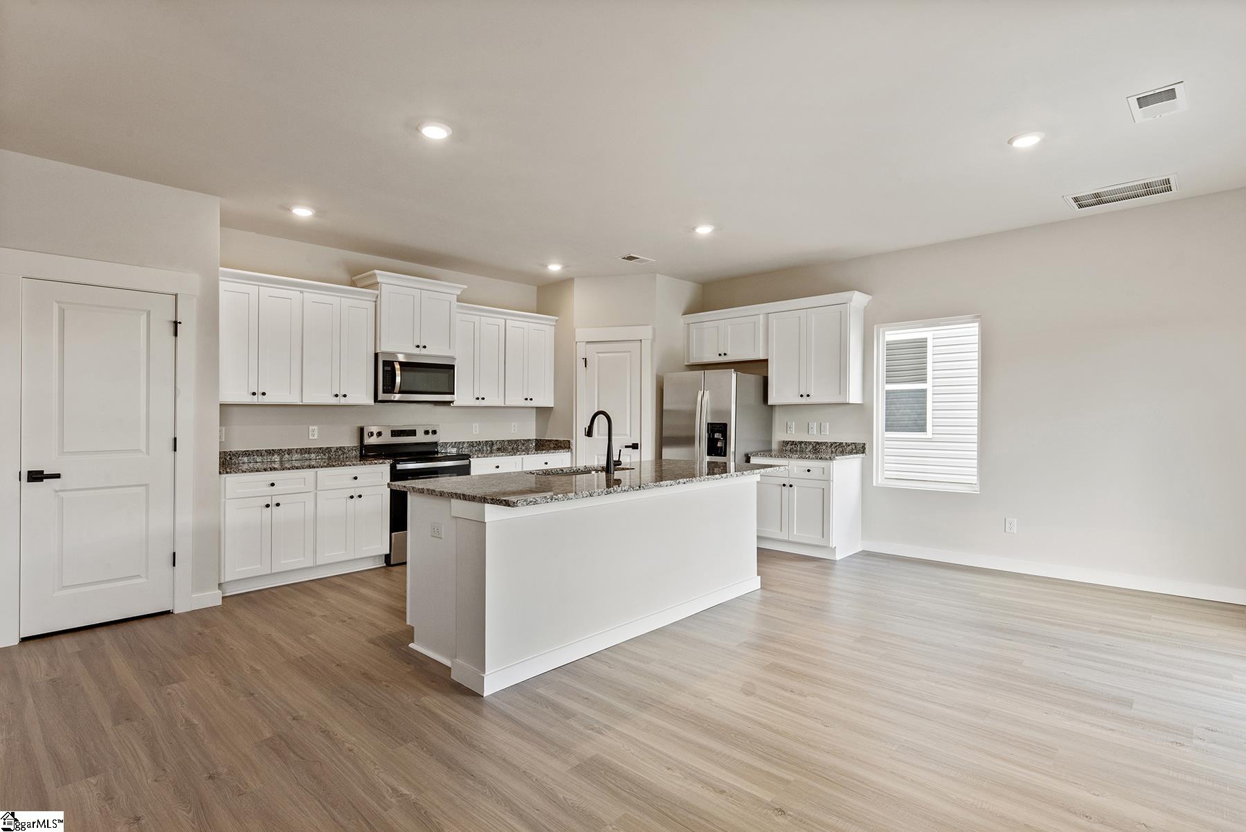 1343 Pitch Pine Place Property Photo 6