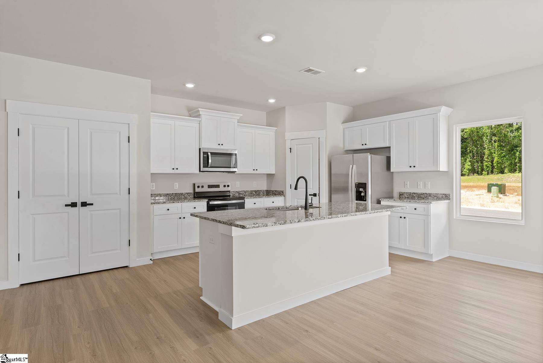 1237 Crested Iris Street Property Photo 5