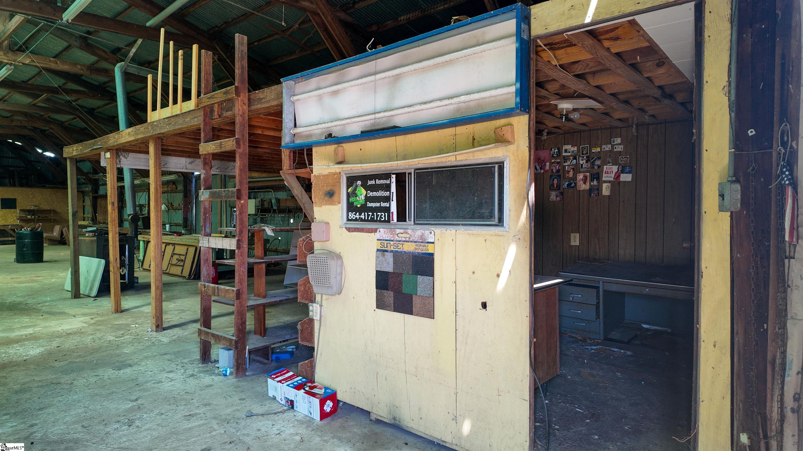 365 Conway Avenue Property Photo 6