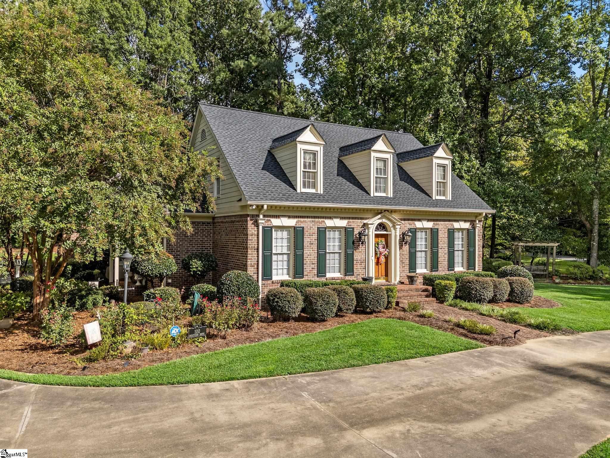 100 Crestview Drive Property Photo 2