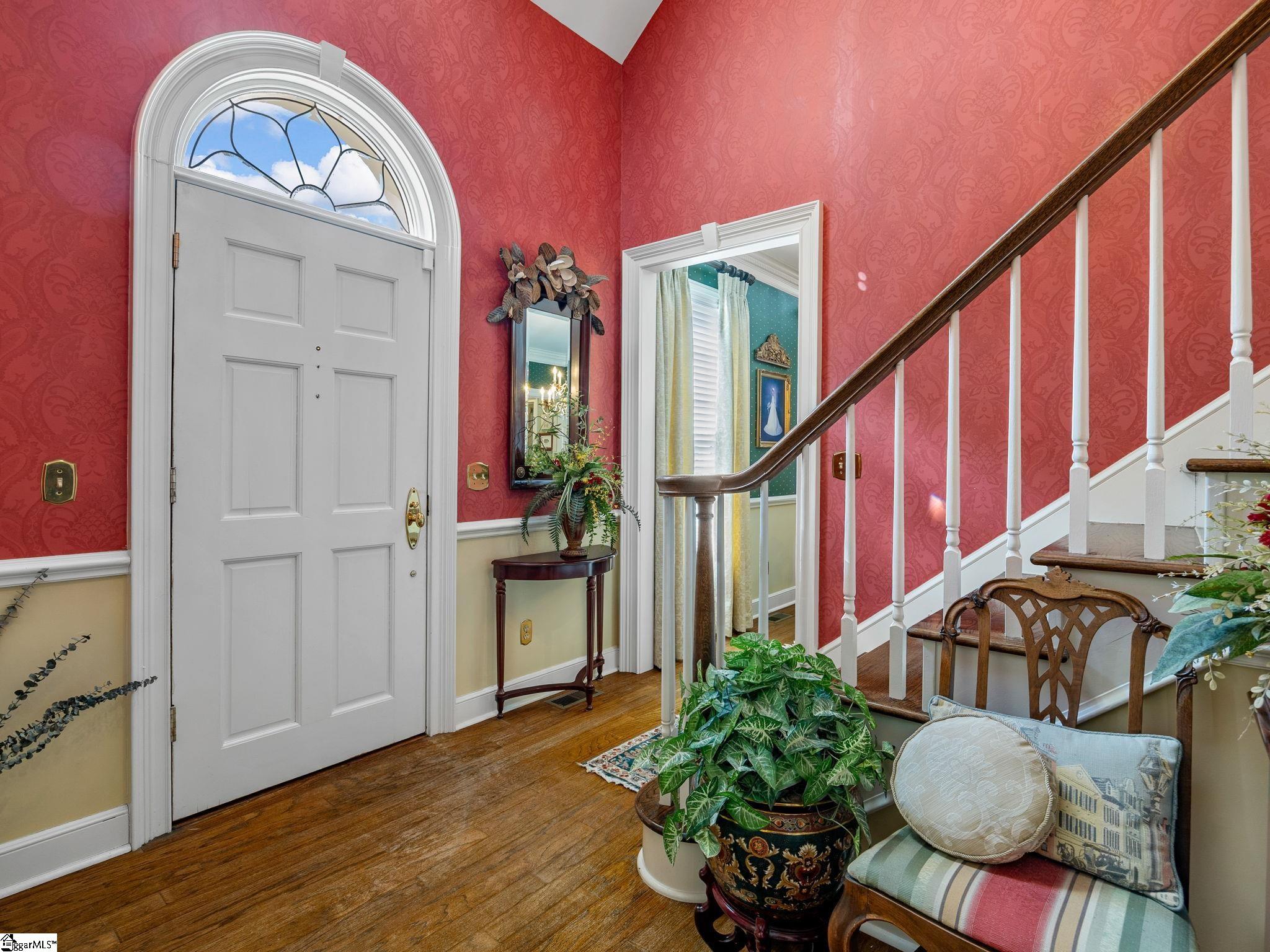 100 Crestview Drive Property Photo 4