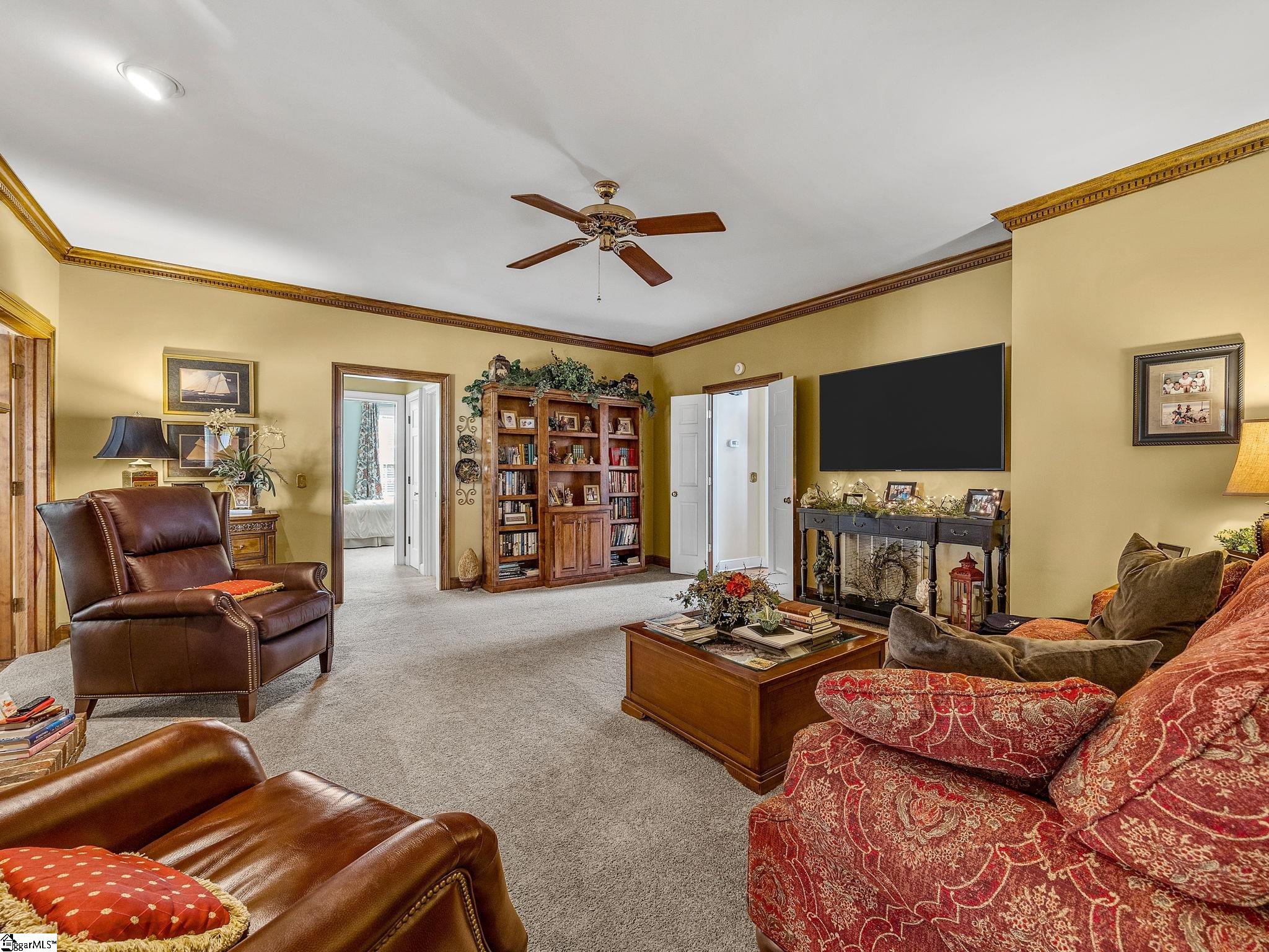 100 Crestview Drive Property Photo 10