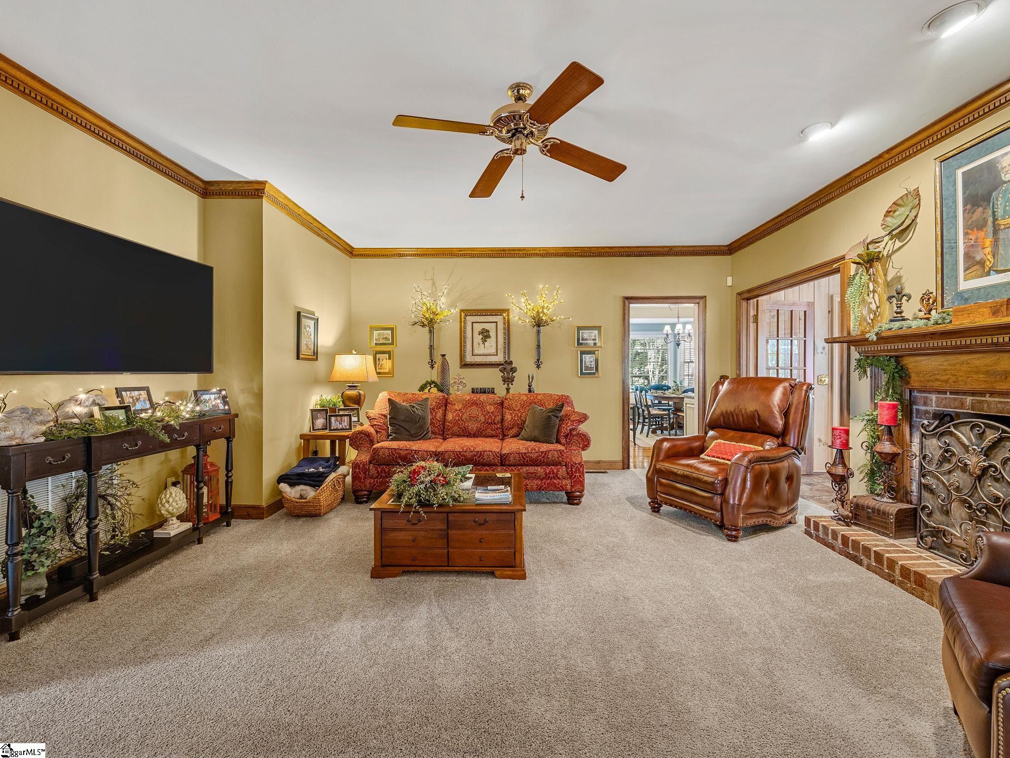 100 Crestview Drive Property Photo 11