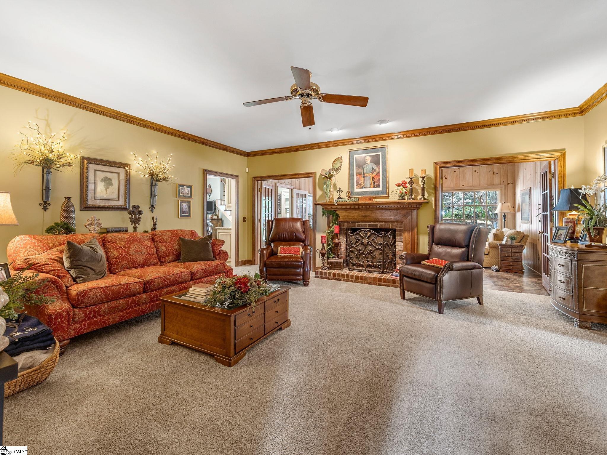 100 Crestview Drive Property Photo 12