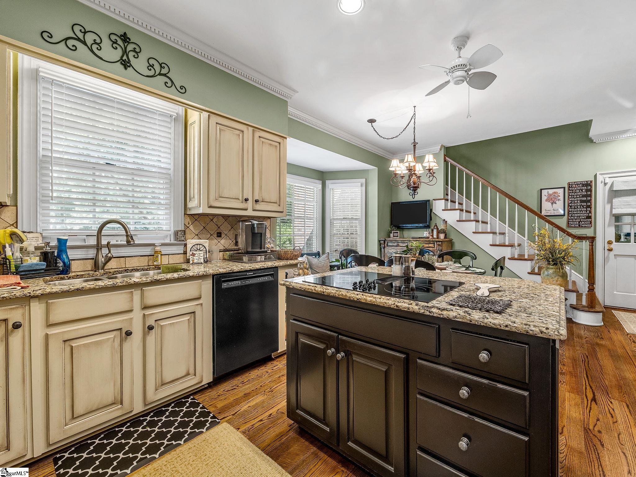 100 Crestview Drive Property Photo 15