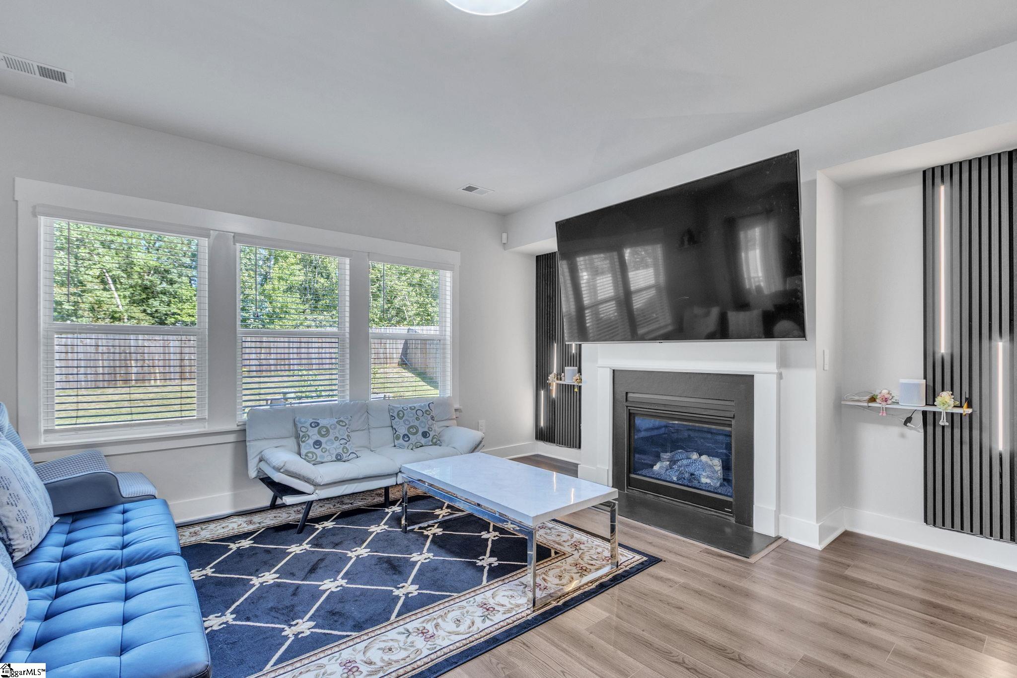 912 Burghley Circle Property Photo 3