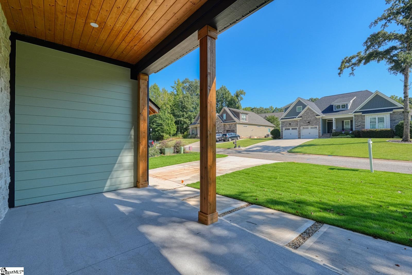 2040 Ivy Cottage Path Property Photo 2