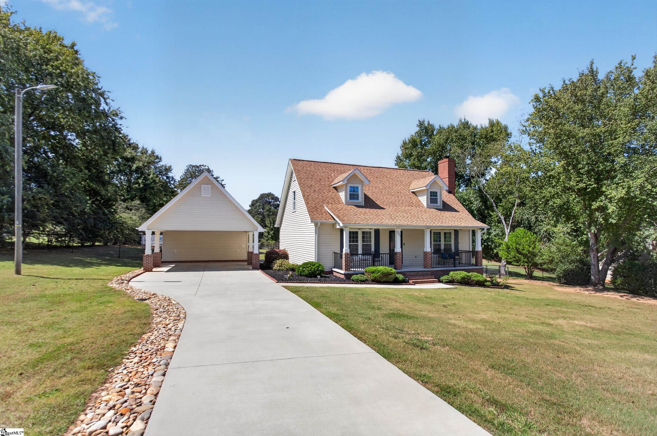 307 Country Glen Property Photo 1