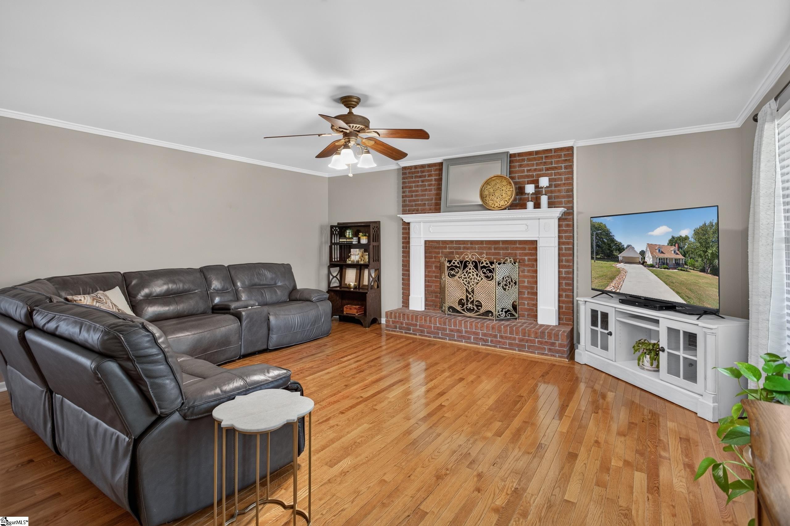 307 Country Glen Property Photo 4