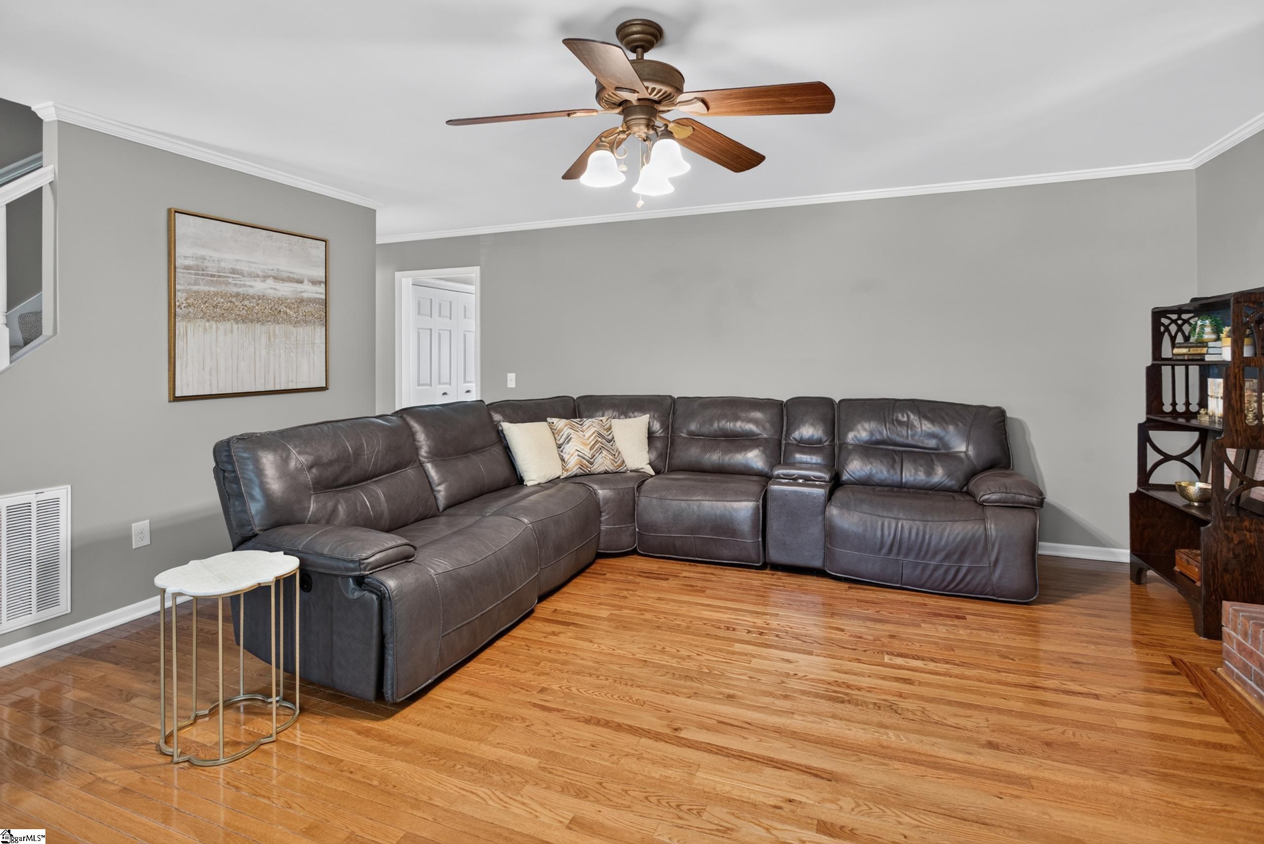 307 Country Glen Property Photo 5