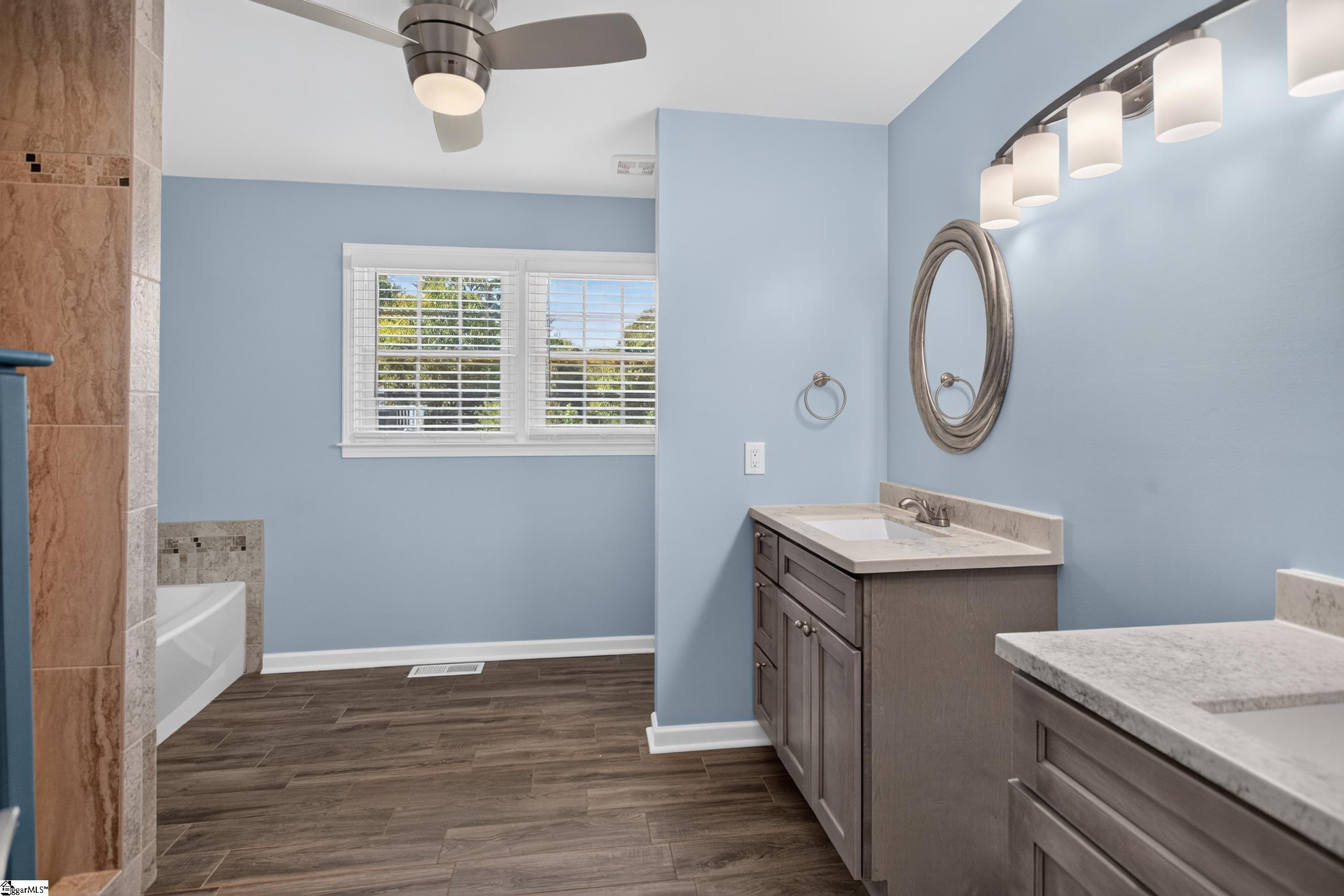 307 Country Glen Property Photo 16