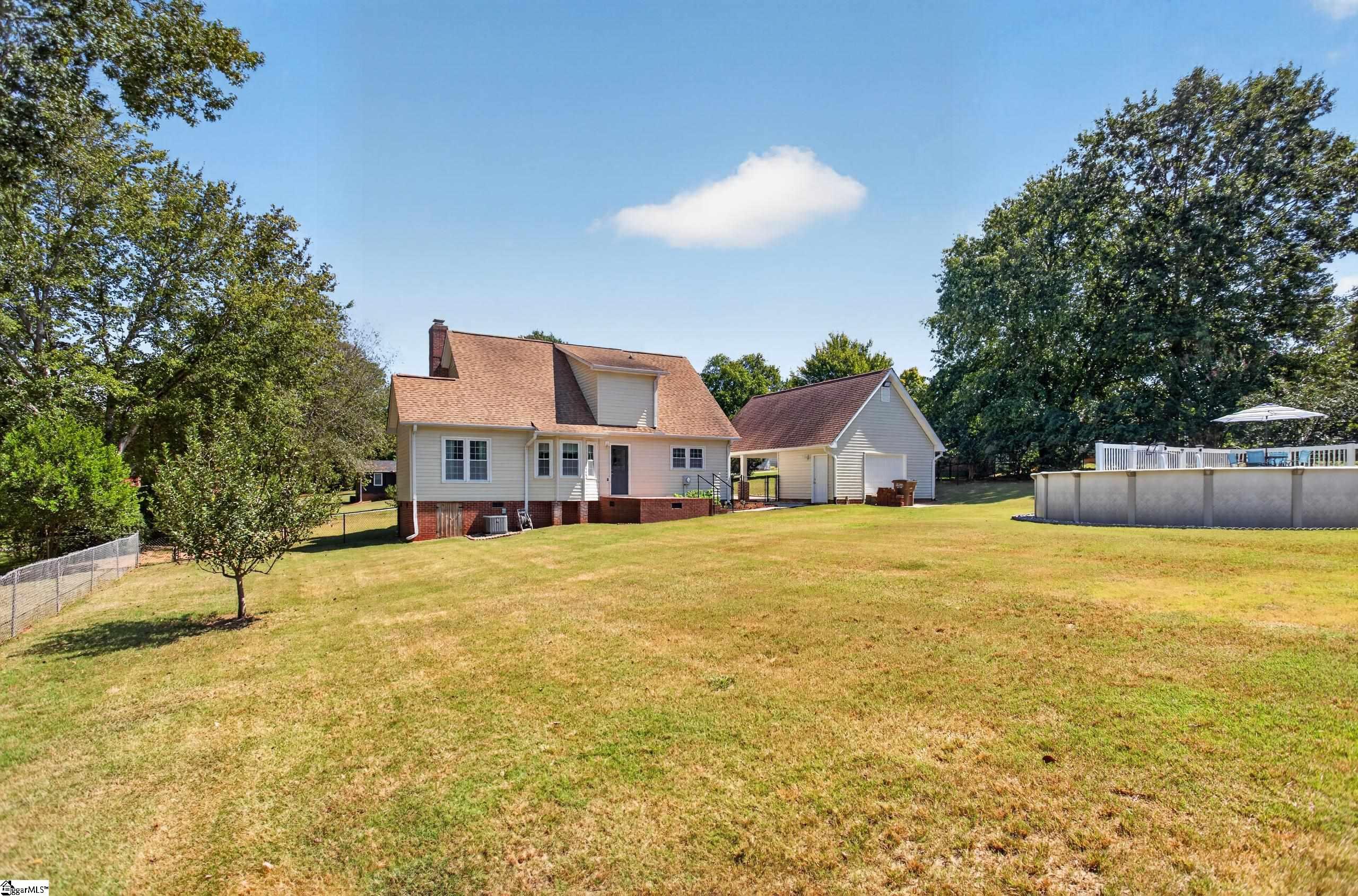 307 Country Glen Property Photo 32