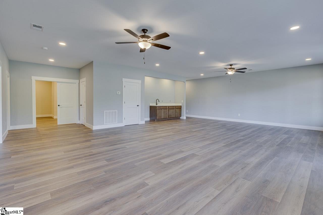102 Powell Court Property Photo 37