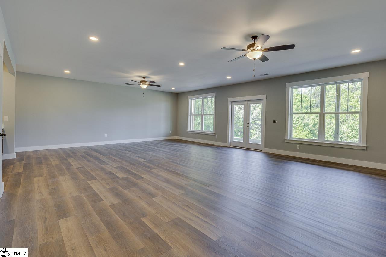 102 Powell Court Property Photo 38