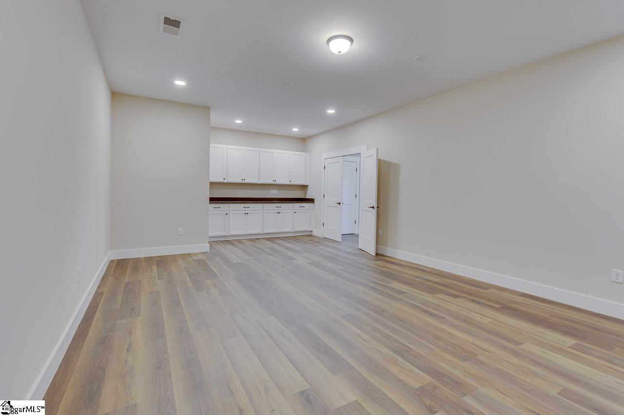 102 Powell Court Property Photo 43