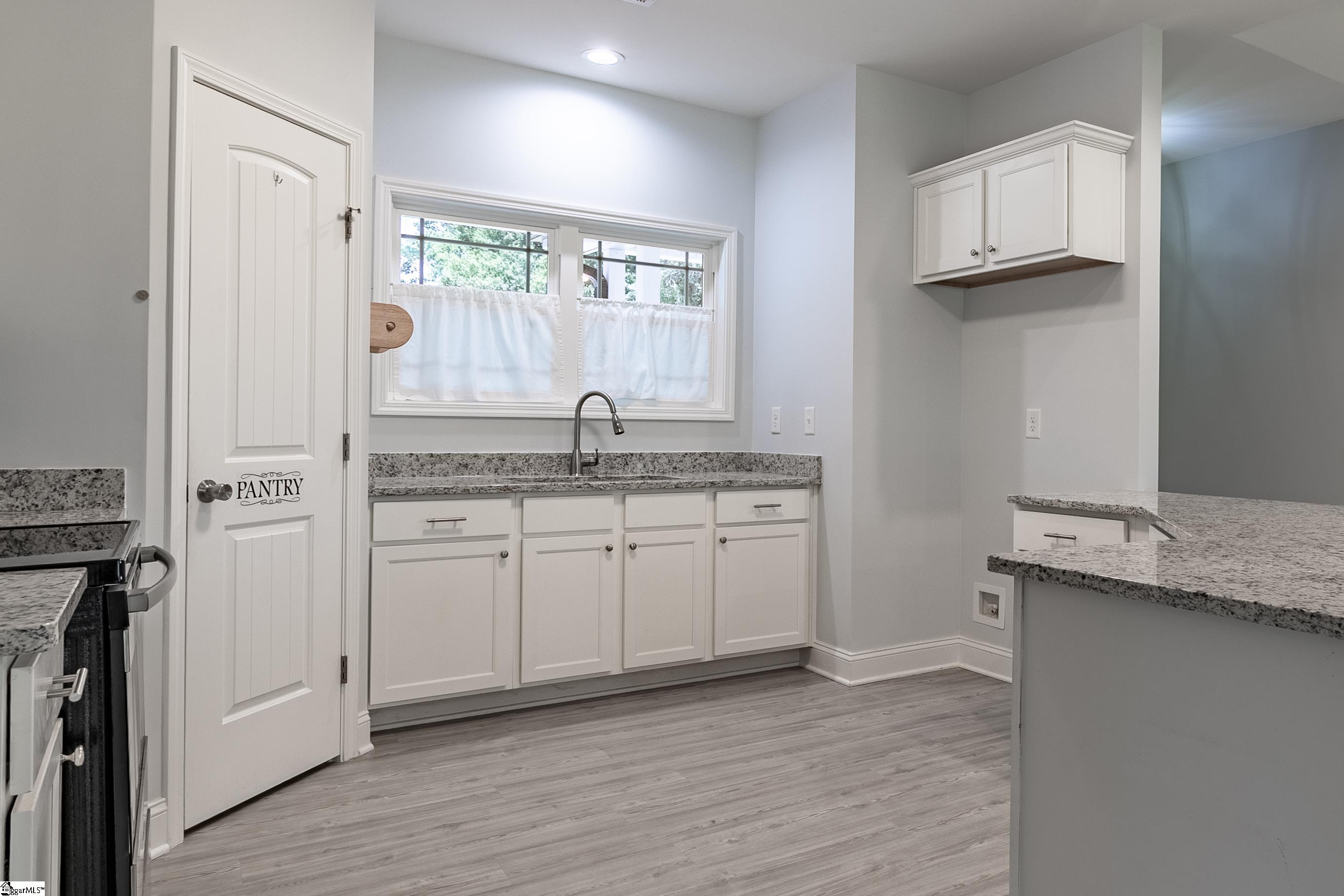 1719 Gerrard Road Property Photo 24