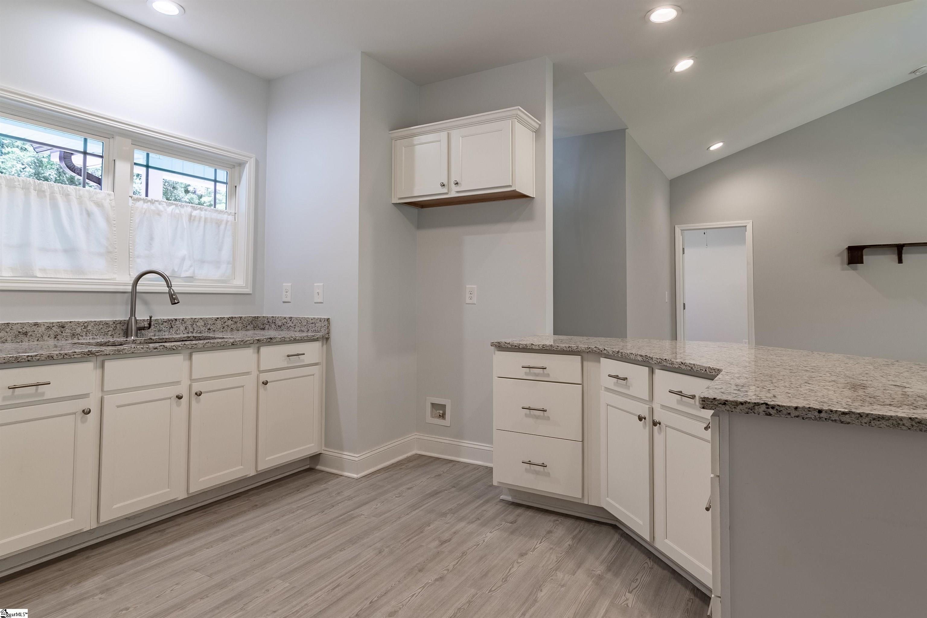 1719 Gerrard Road Property Photo 25