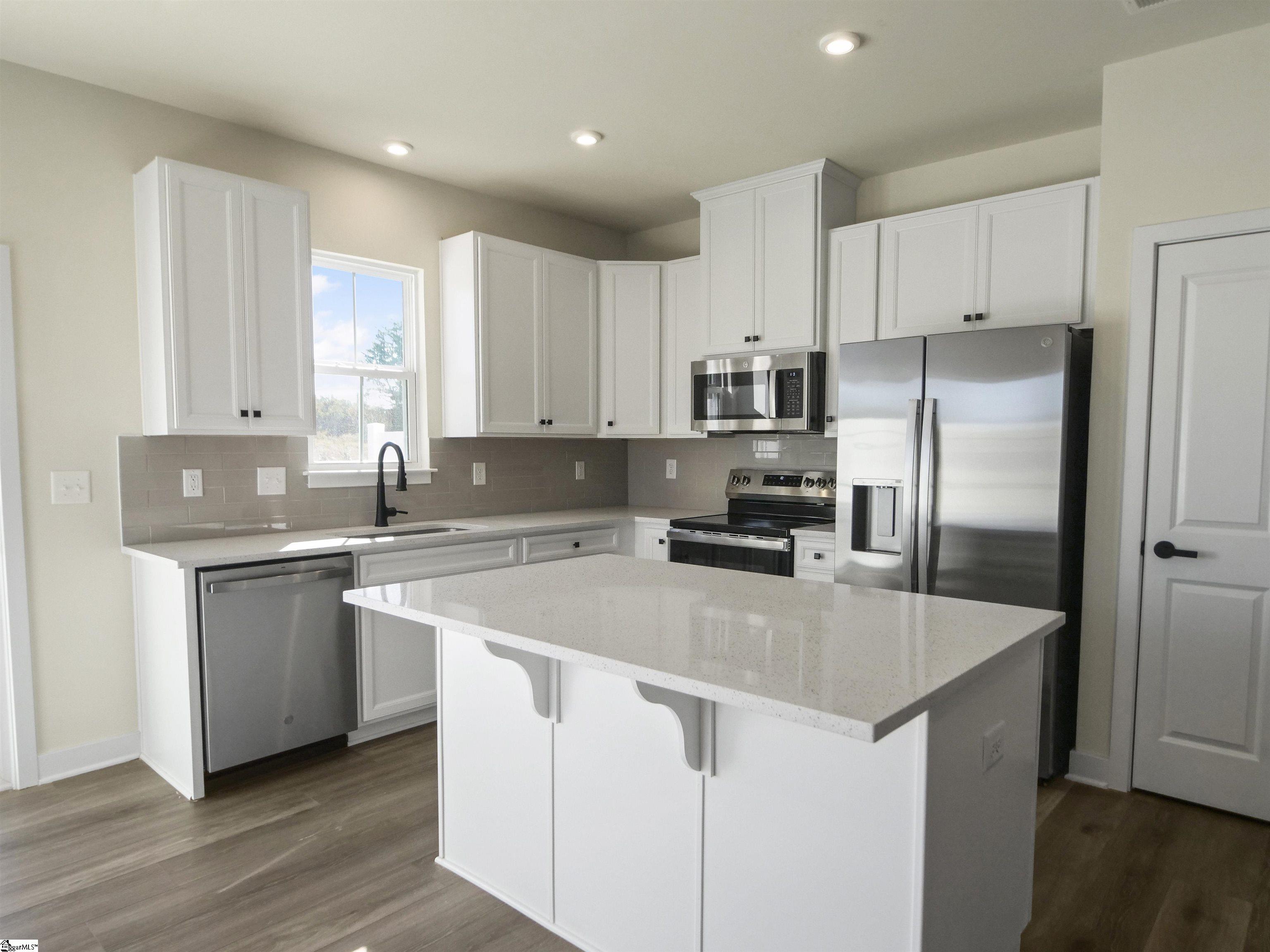 1603849 Property Photo 2