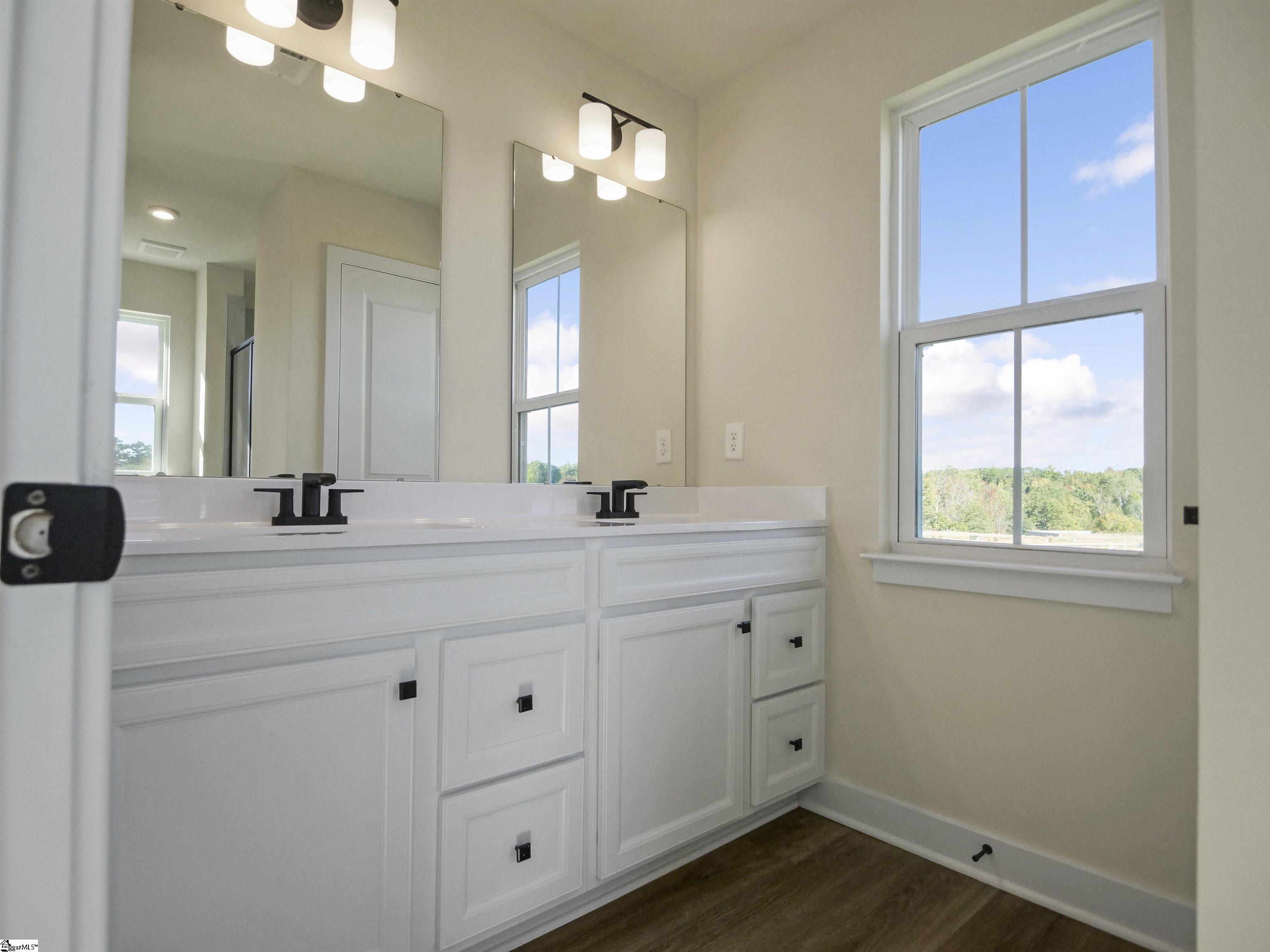 1603849 Property Photo 4