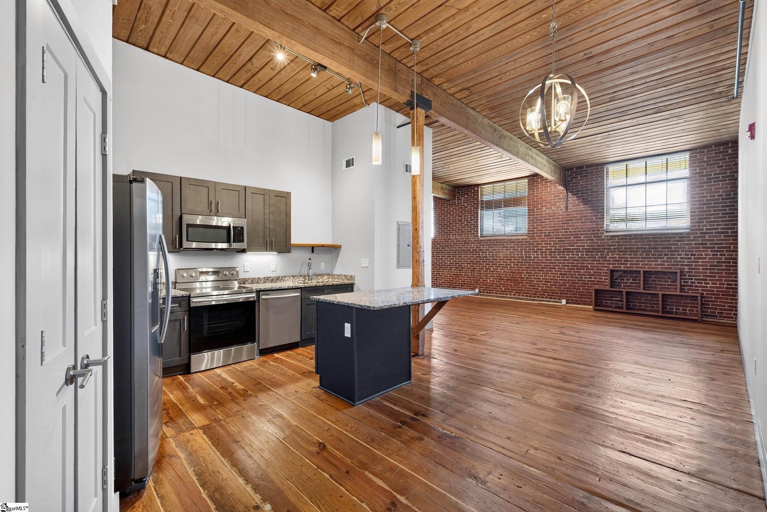 806 Green Avenue Property Photo 3