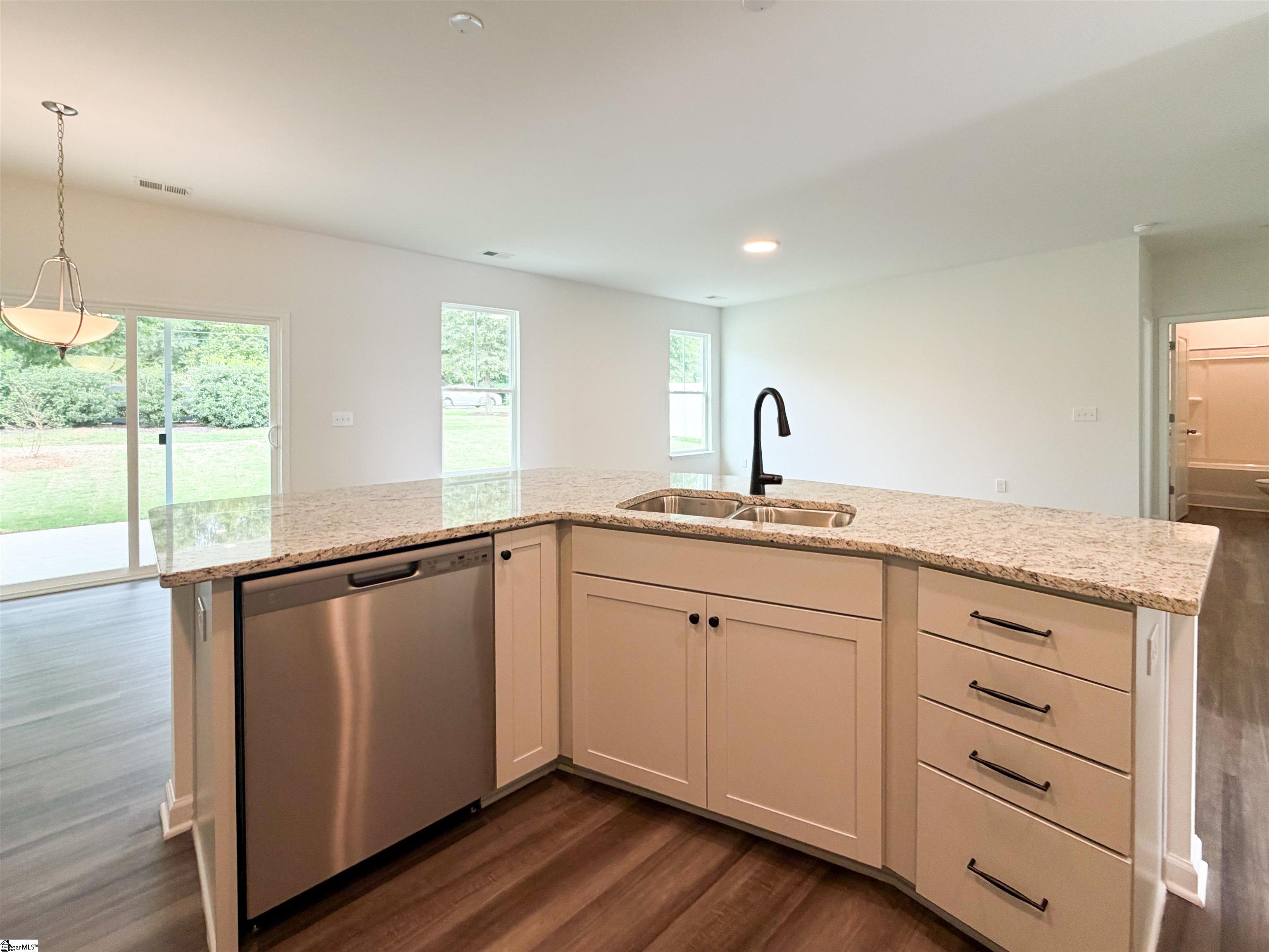 620 Whittier Street Property Photo 6