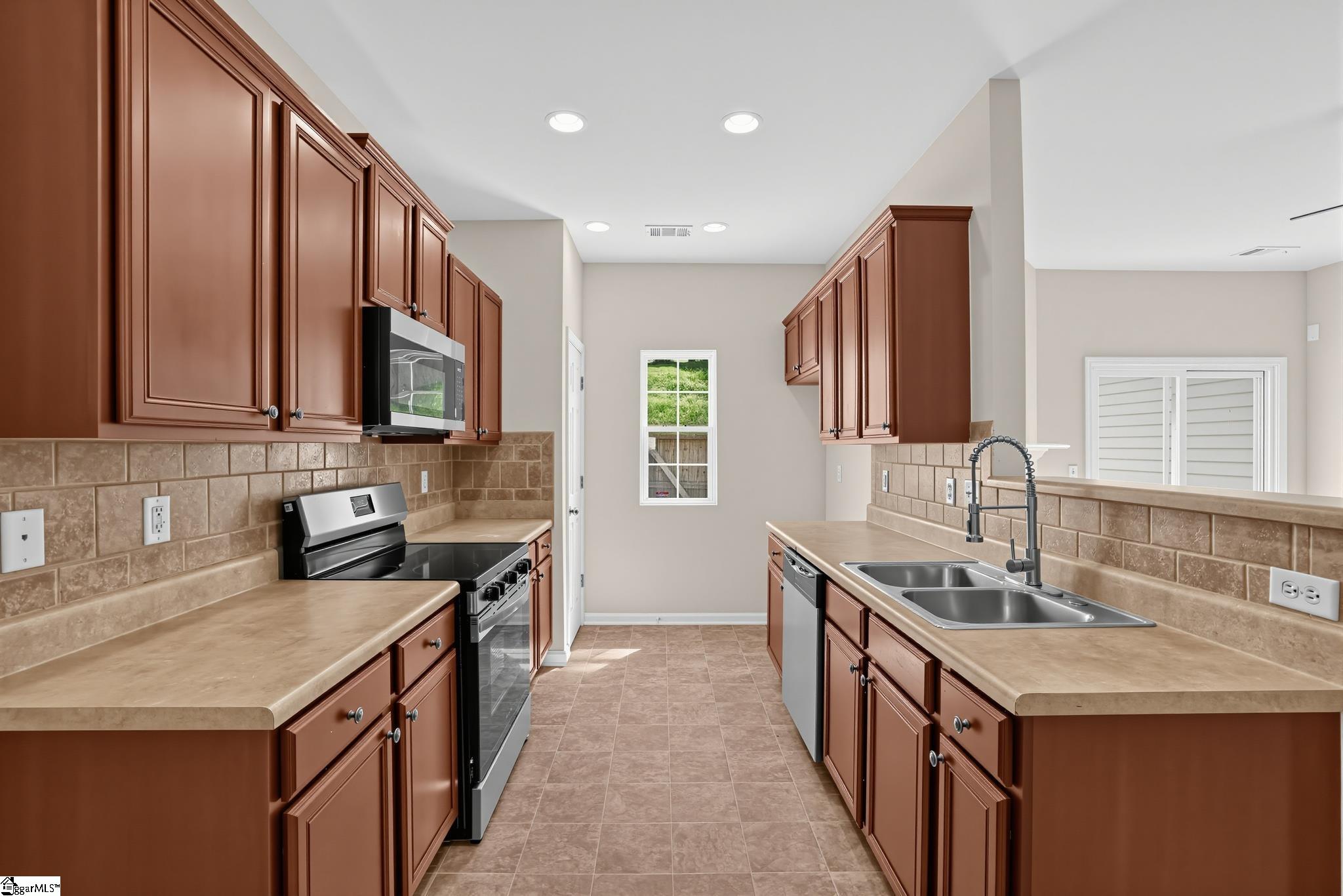 401 Woodbark Court Property Photo 8