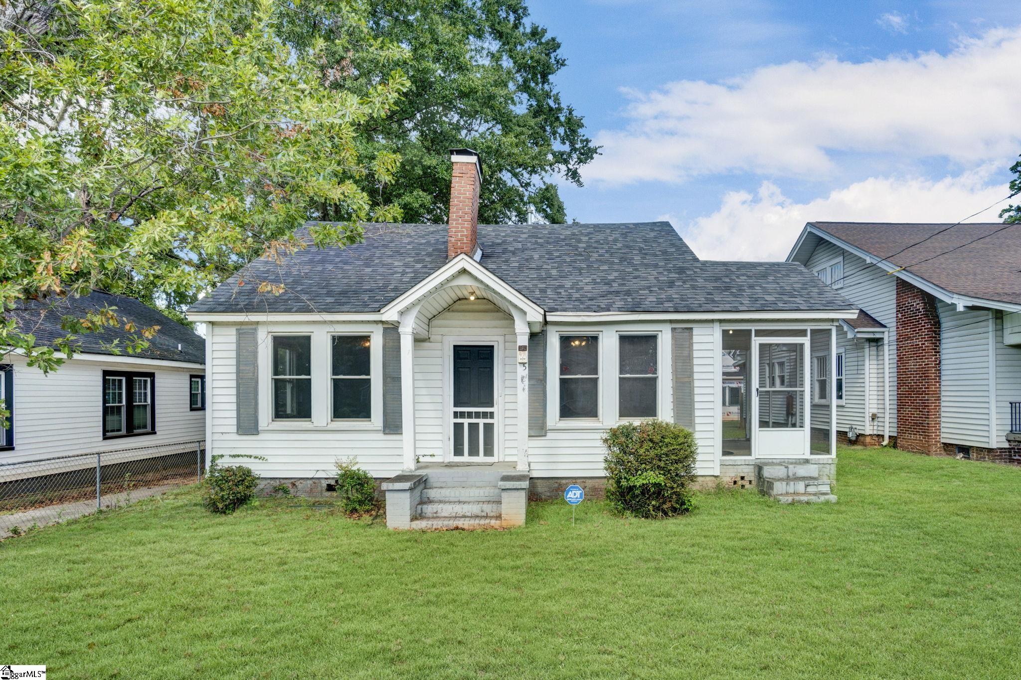 526 Perry Avenue Property Photo 3