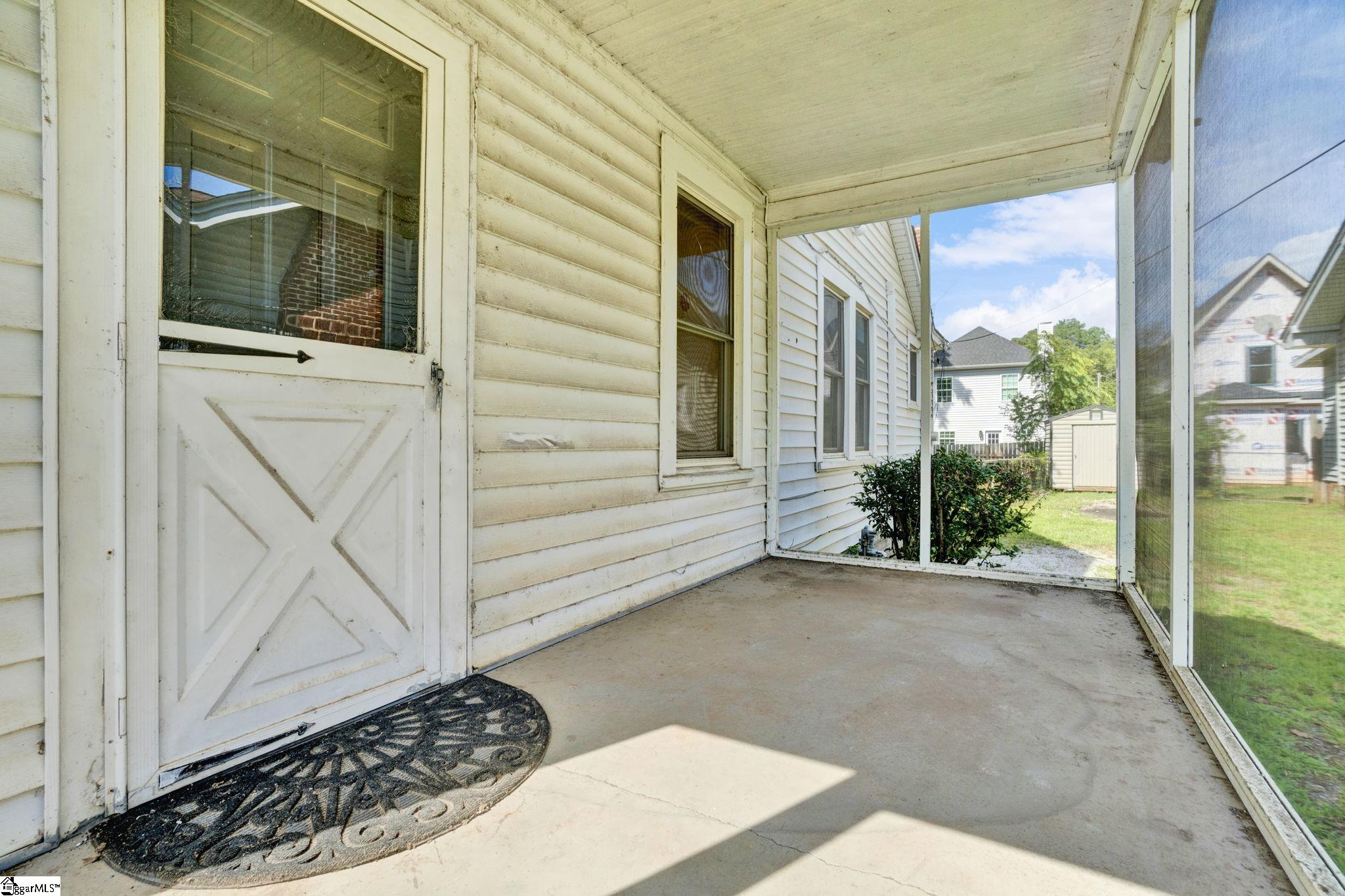 526 Perry Avenue Property Photo 8